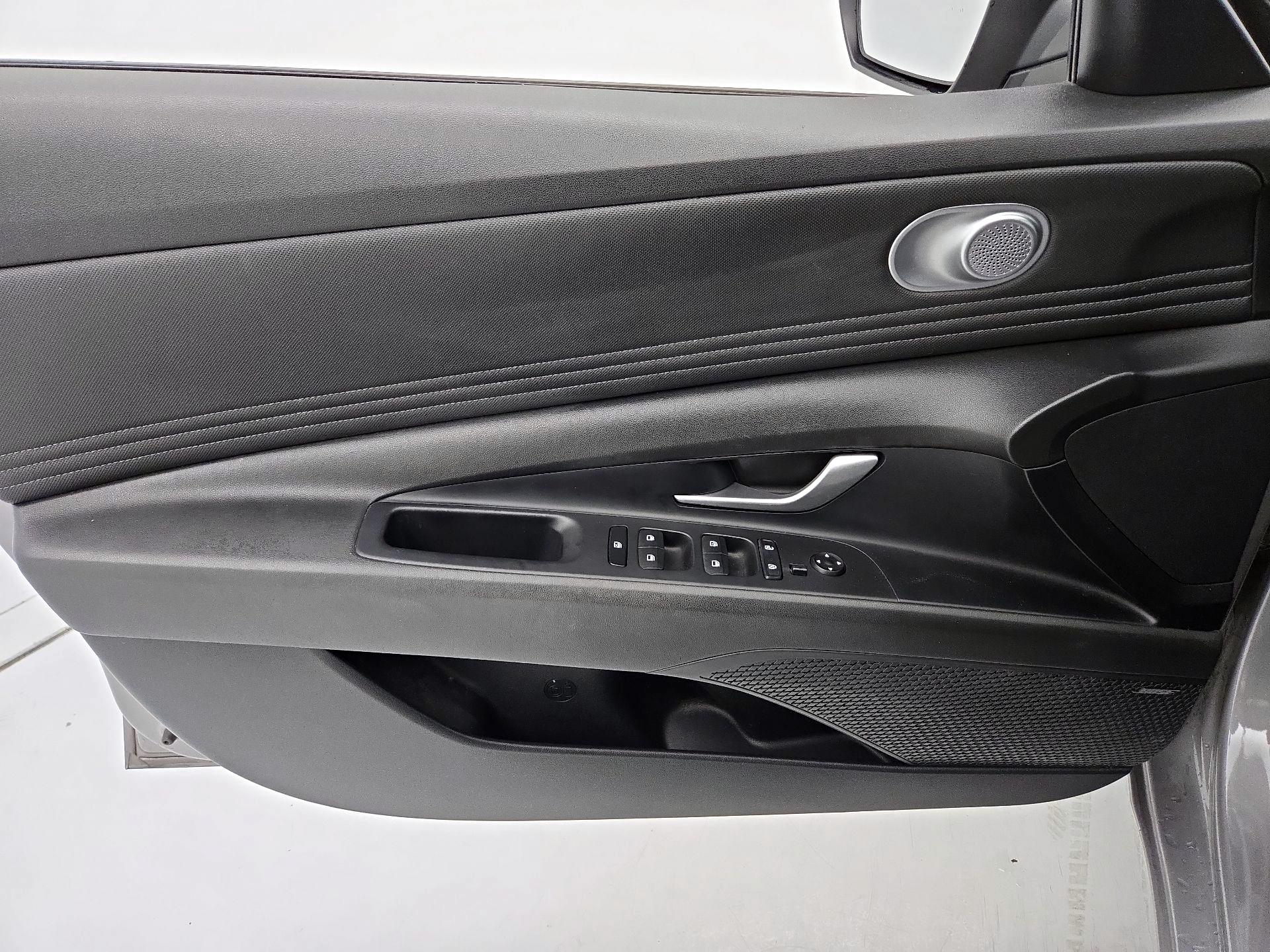 Thumbnail: 2023 Hyundai Elantra - 10