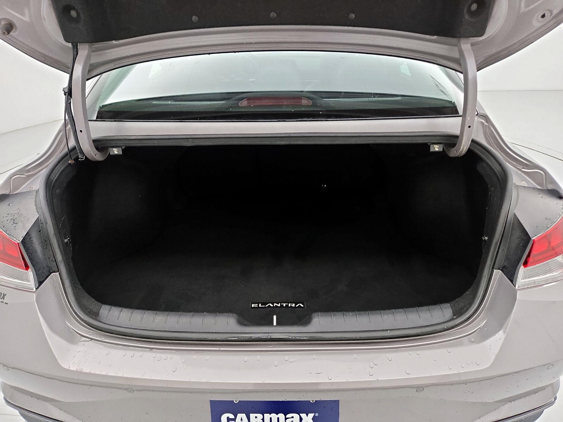 Thumbnail: 2023 Hyundai Elantra - 20