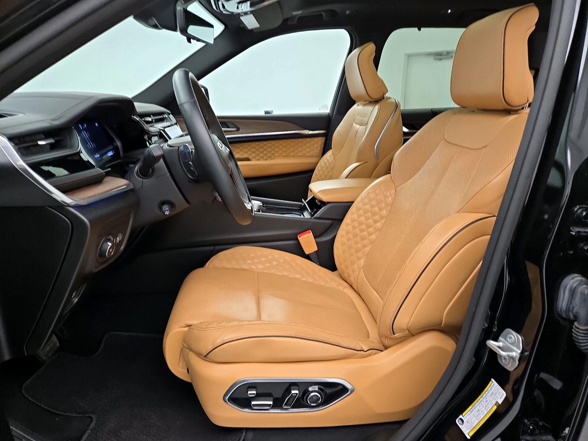 Thumbnail: 2023 Jeep Grand Cherokee - 11