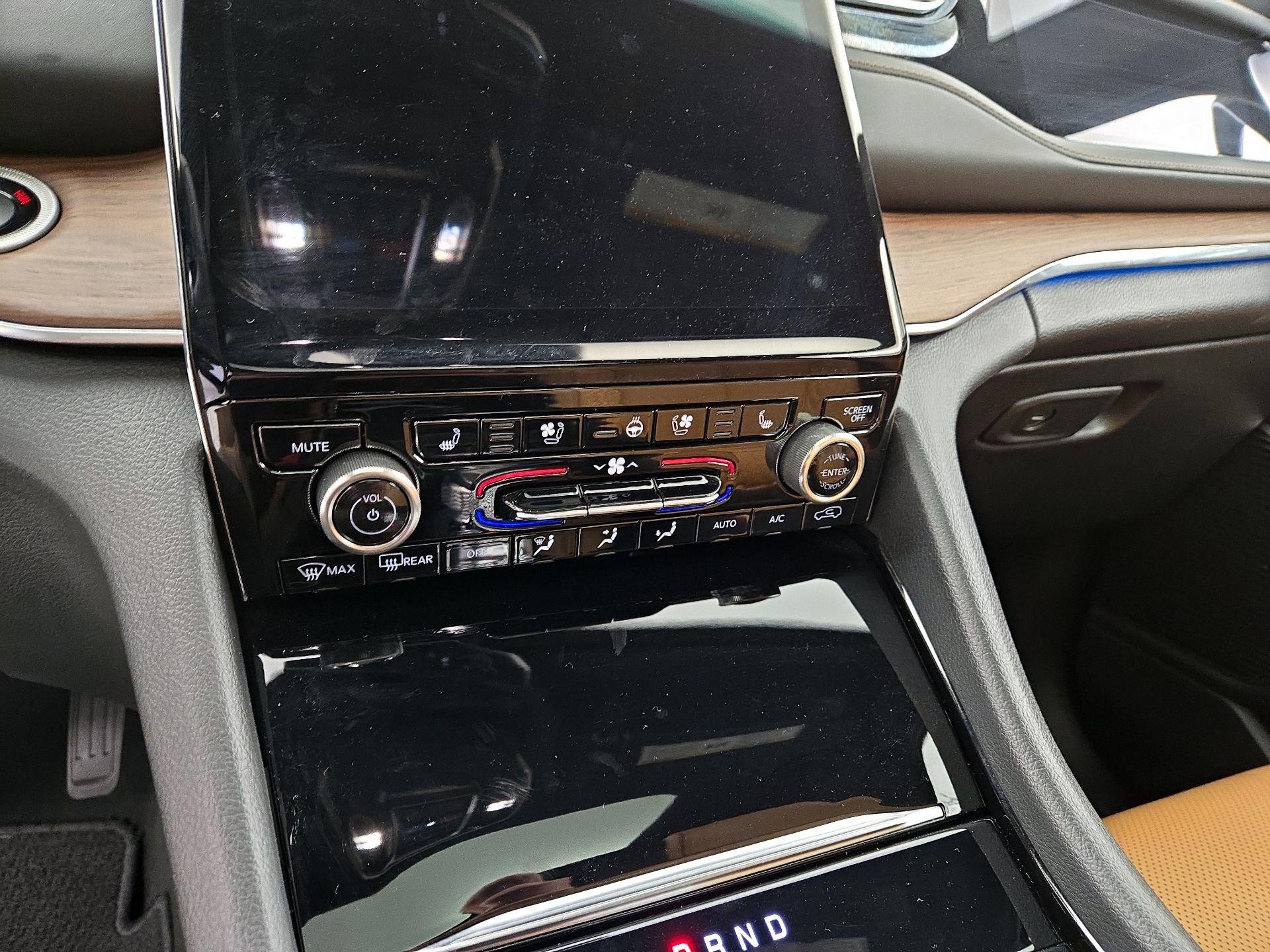 Thumbnail: 2023 Jeep Grand Cherokee - 17