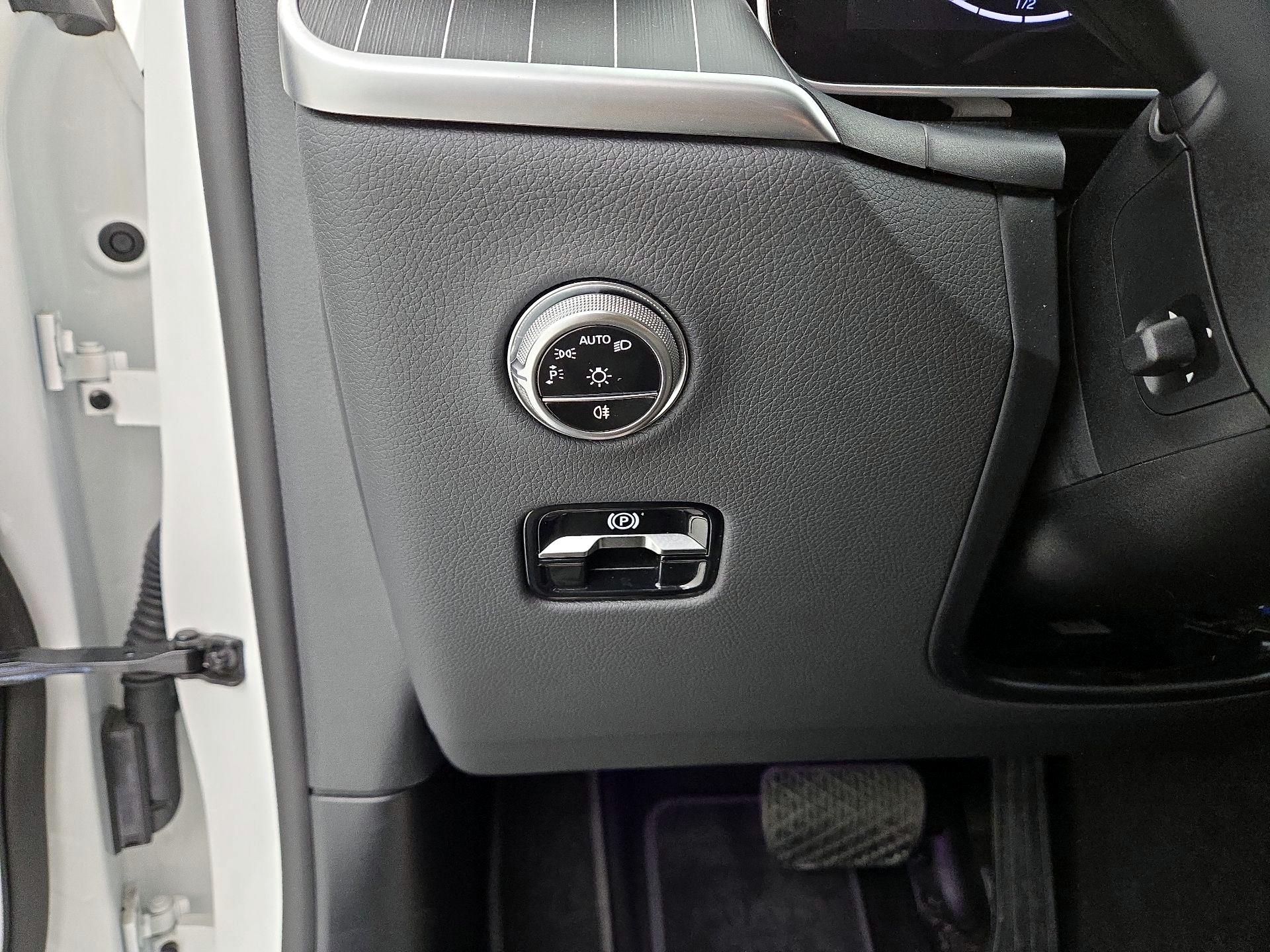 Thumbnail: 2024 Mercedes-Benz GLC - 13