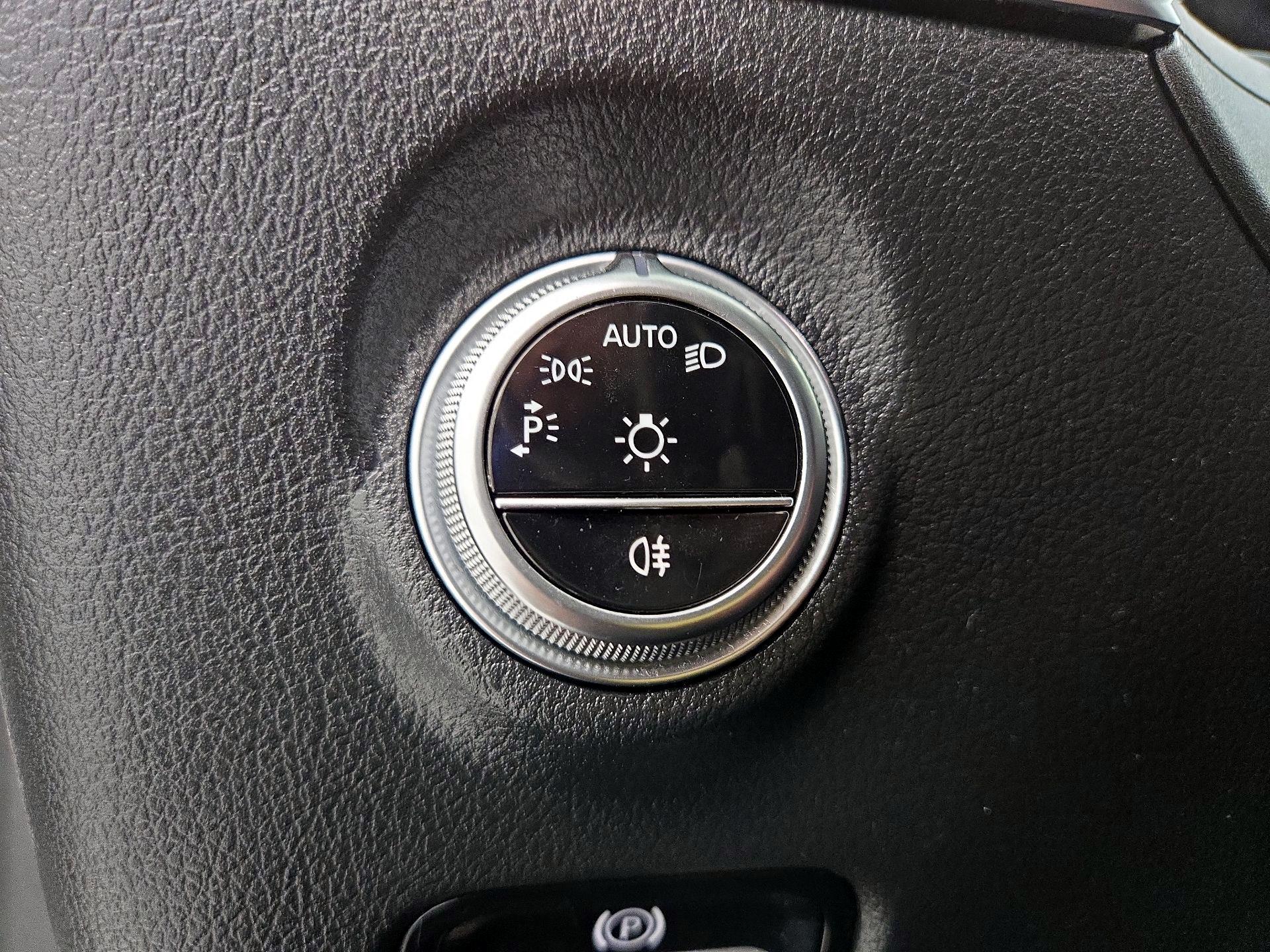 Thumbnail: 2023 Mercedes-Benz C-Class - 13