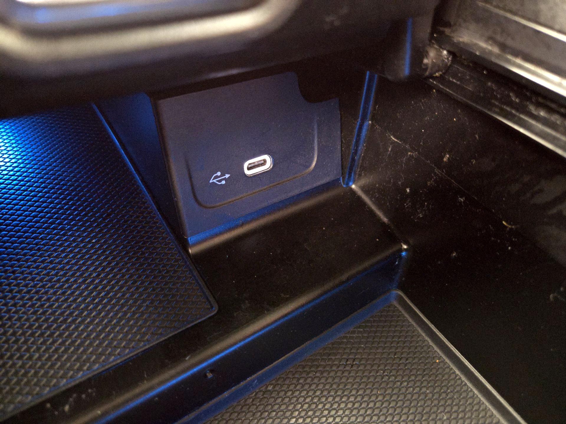 Thumbnail: 2023 Mercedes-Benz C-Class - 18