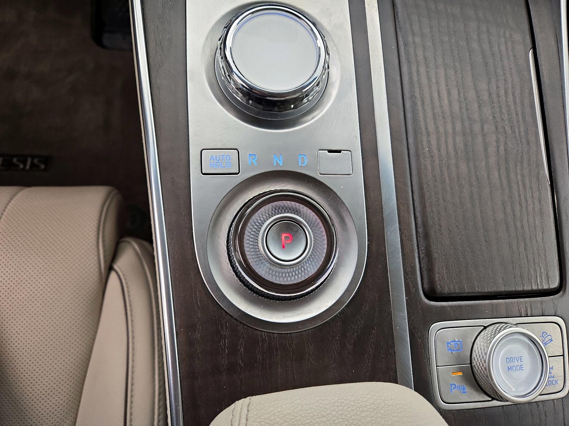 Thumbnail: 2023 Genesis GV80 - 18