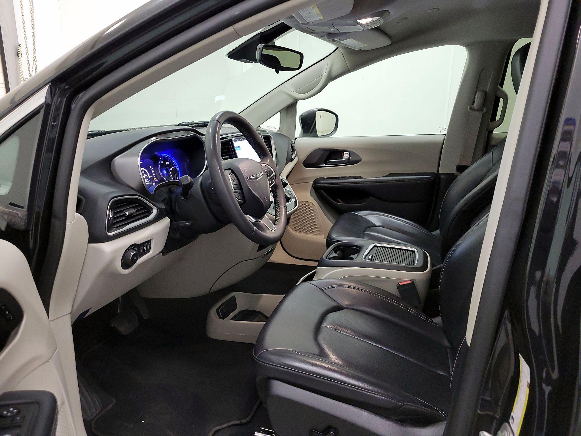 Thumbnail: 2023 Chrysler Pacifica - 11