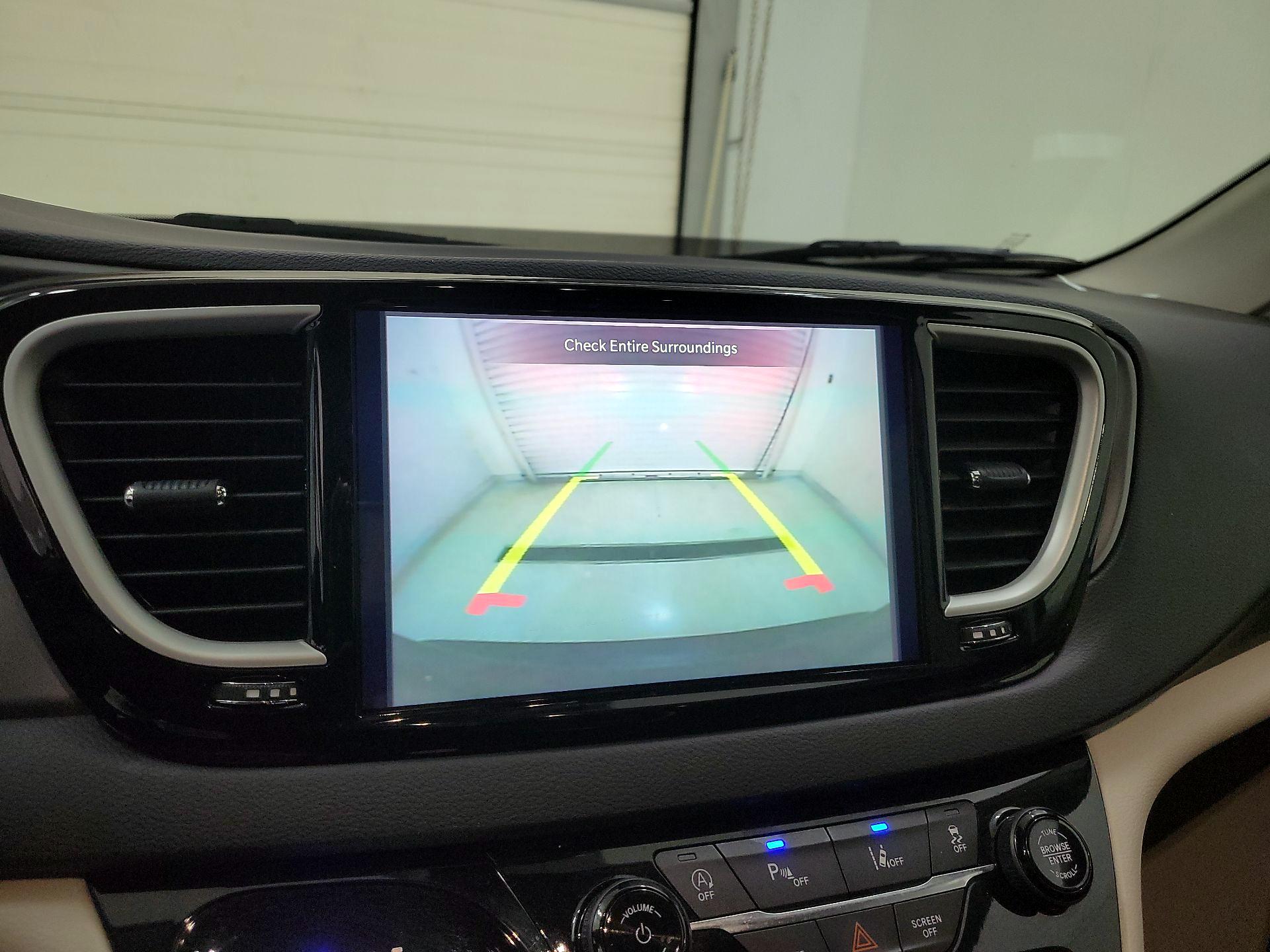 Thumbnail: 2023 Chrysler Pacifica - 14