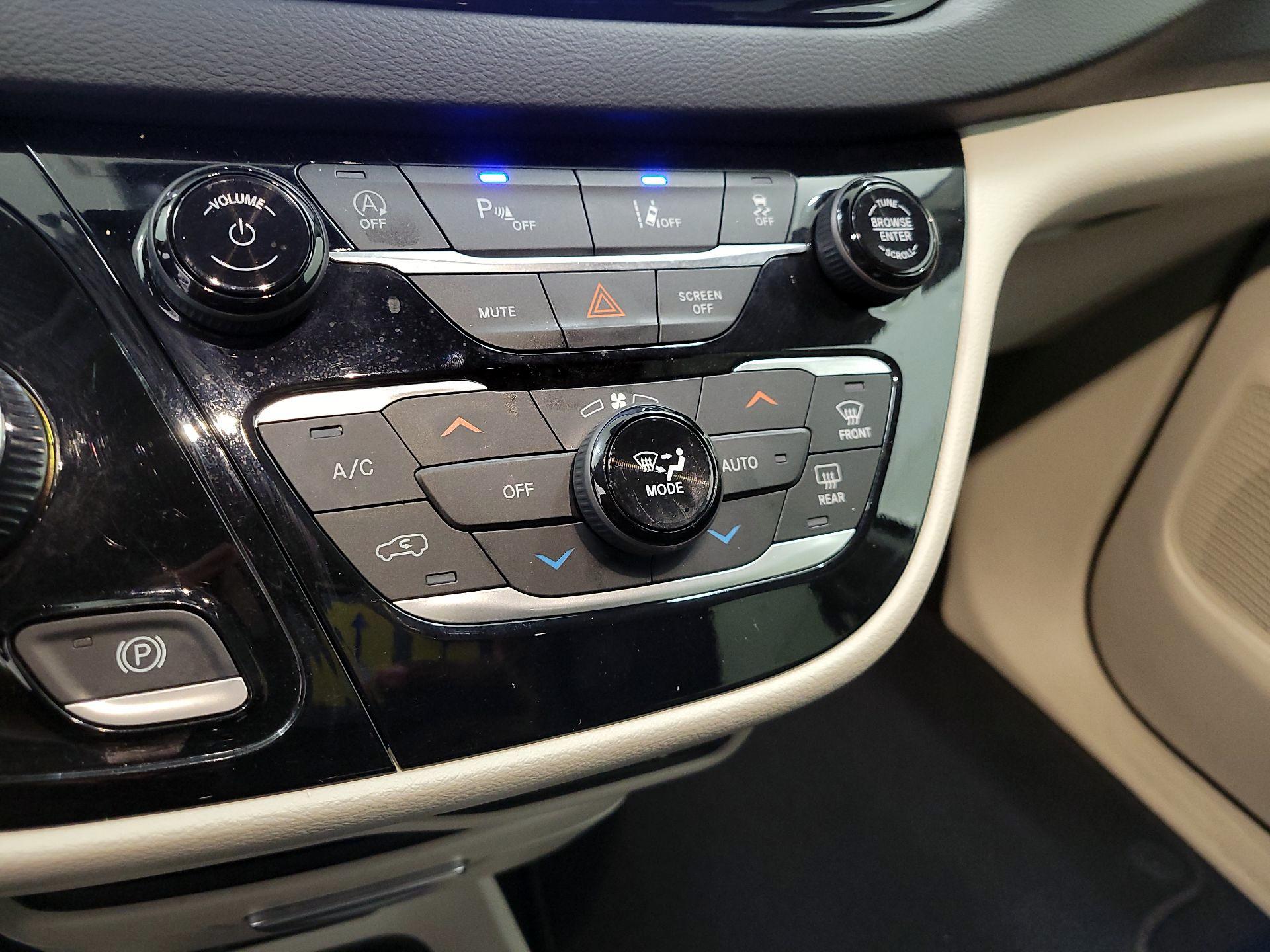 Thumbnail: 2023 Chrysler Pacifica - 16