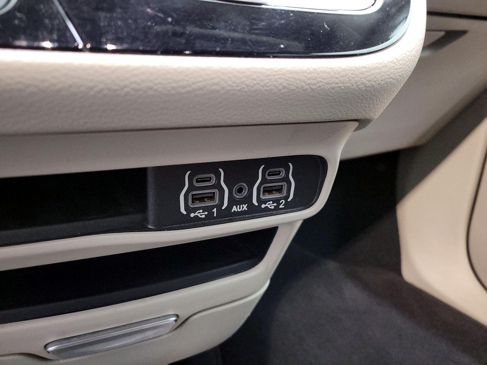 Thumbnail: 2023 Chrysler Pacifica - 18