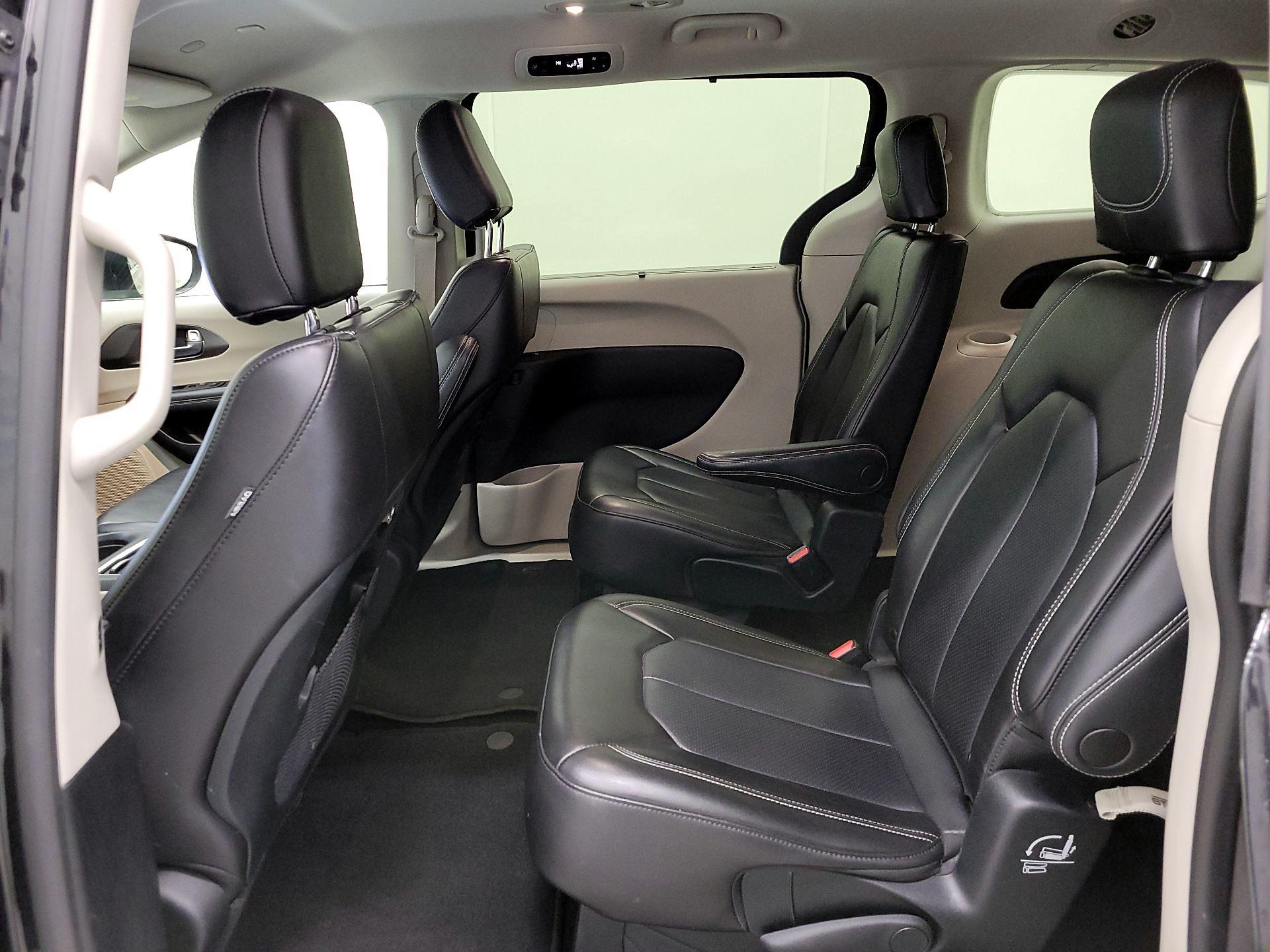 Thumbnail: 2023 Chrysler Pacifica - 19