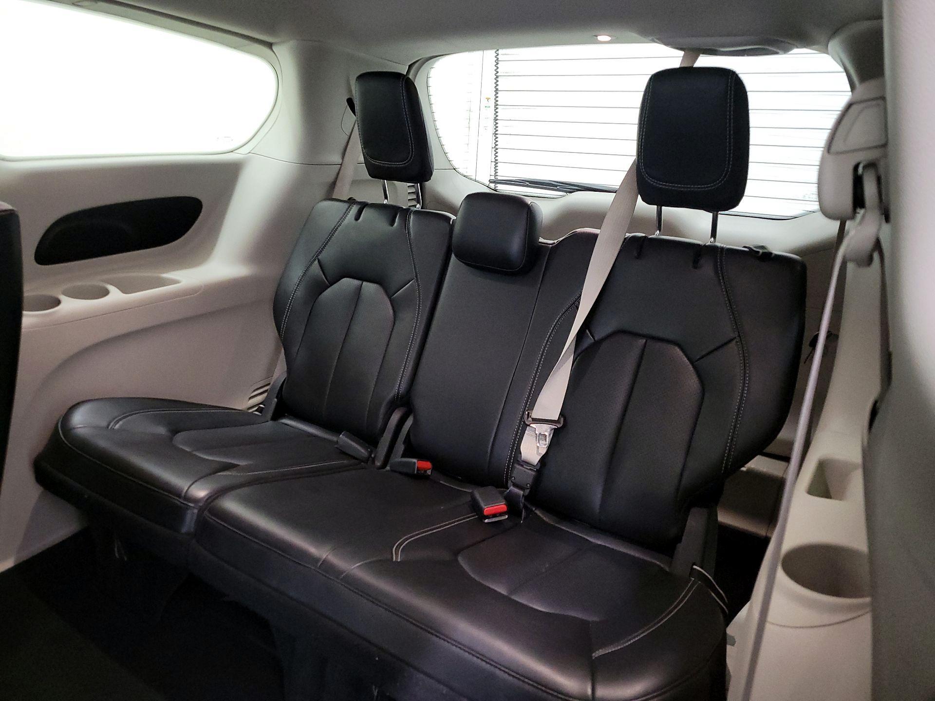 Thumbnail: 2023 Chrysler Pacifica - 20