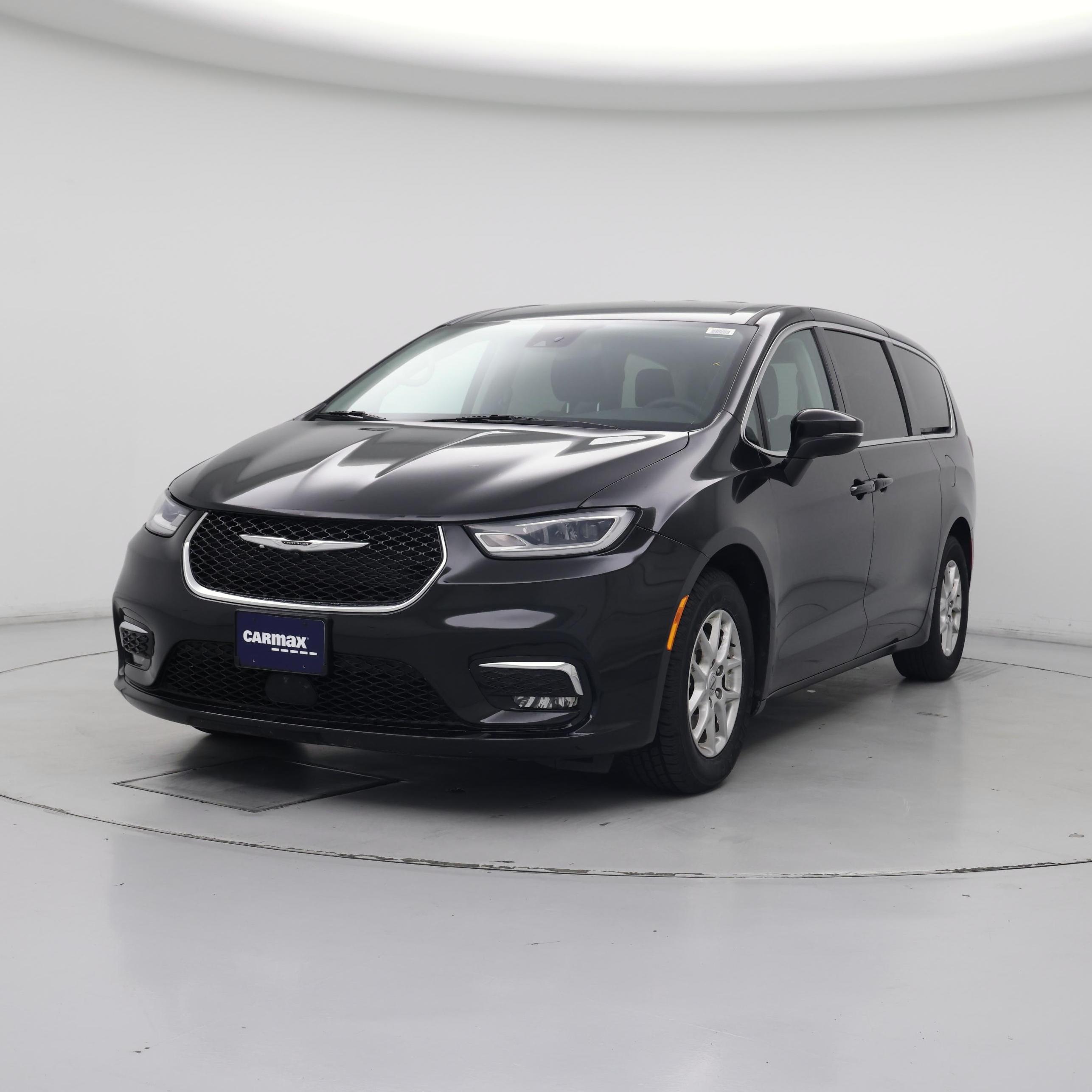 Thumbnail: 2023 Chrysler Pacifica - 4