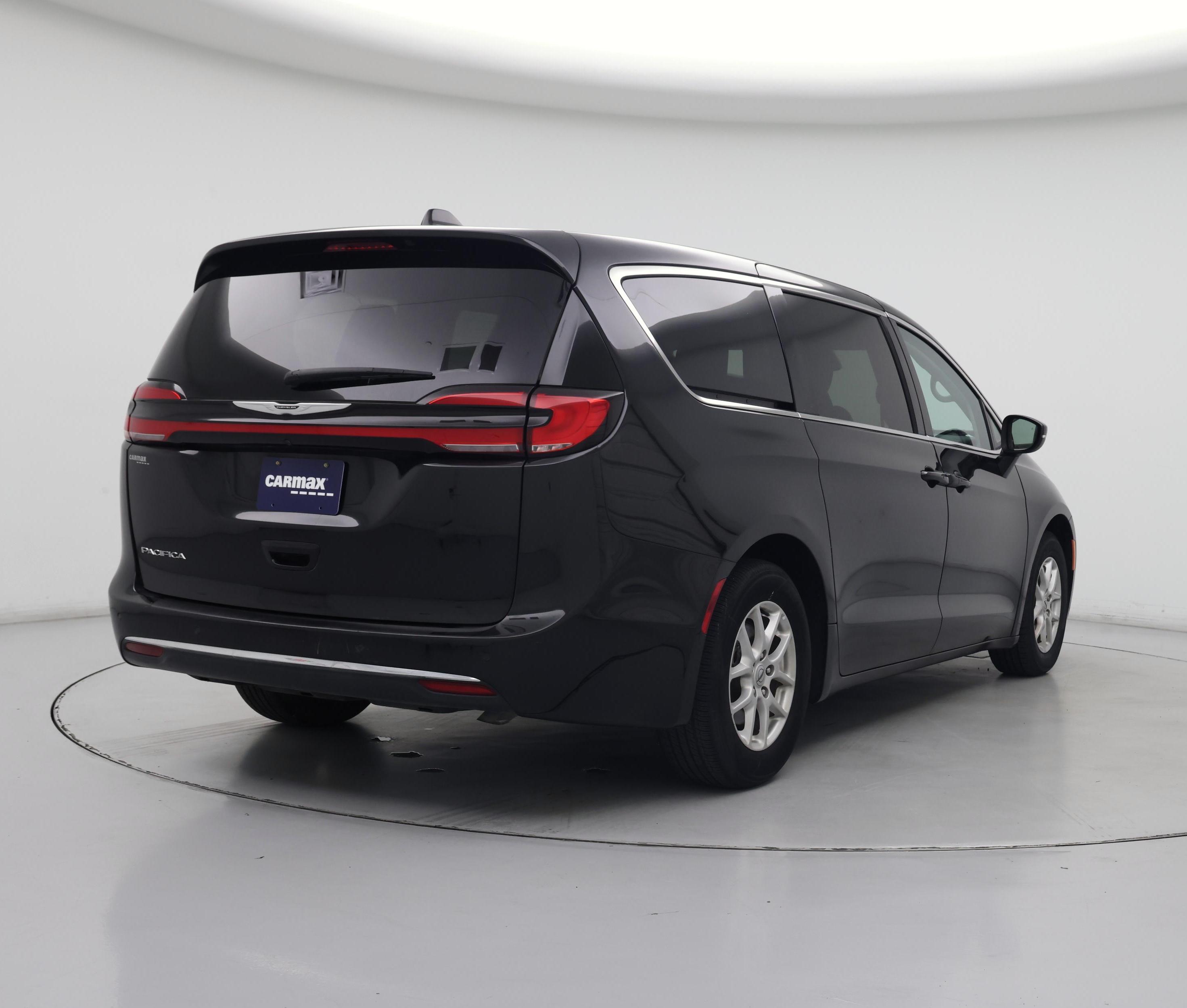 Thumbnail: 2023 Chrysler Pacifica - 8