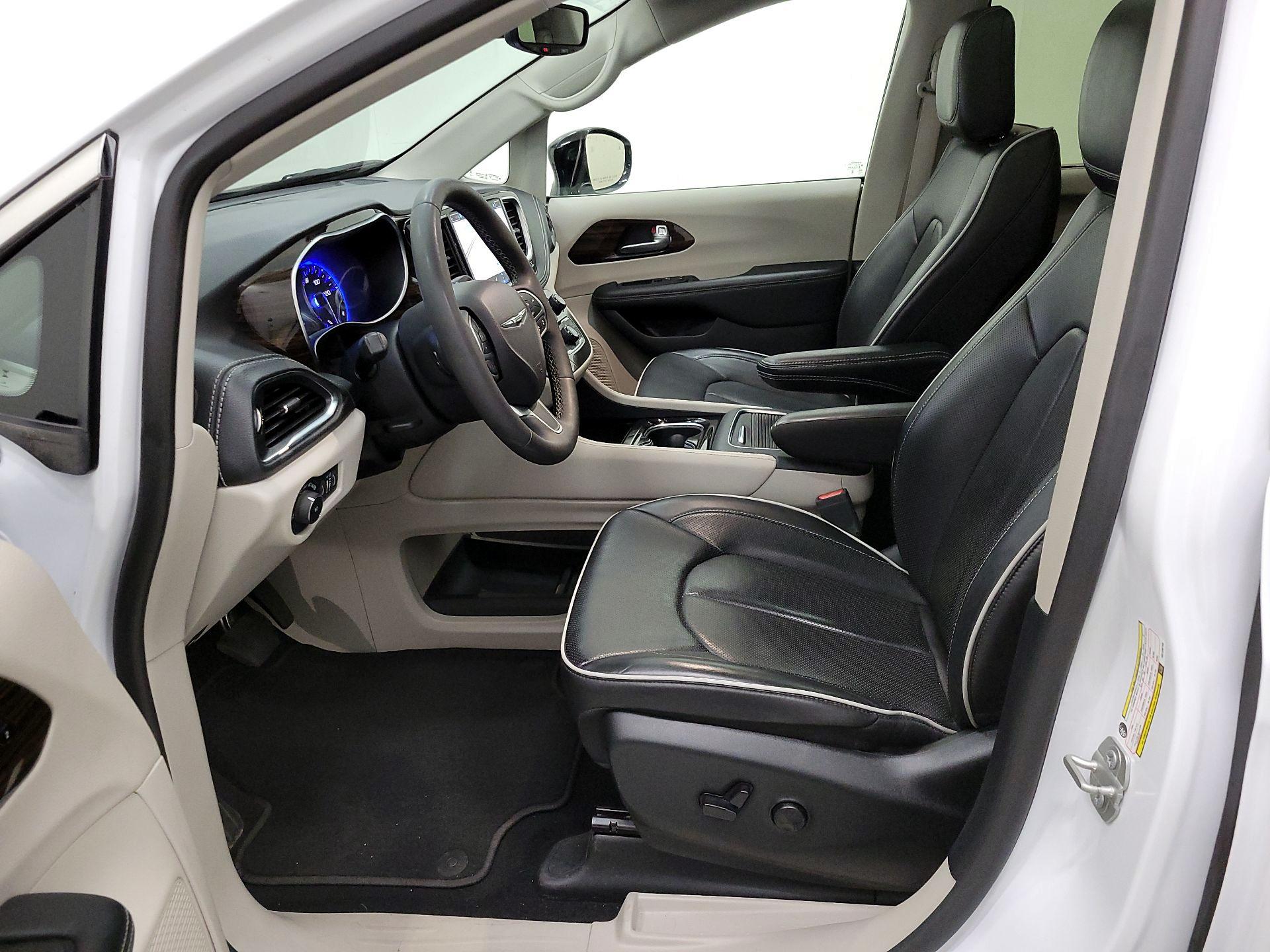 Thumbnail: 2024 Chrysler Pacifica - 11