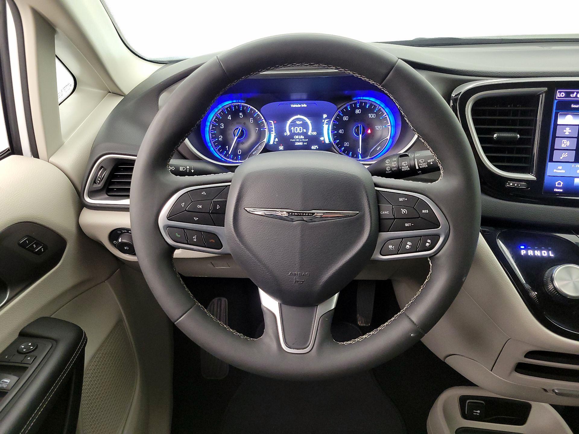 Thumbnail: 2024 Chrysler Pacifica - 10