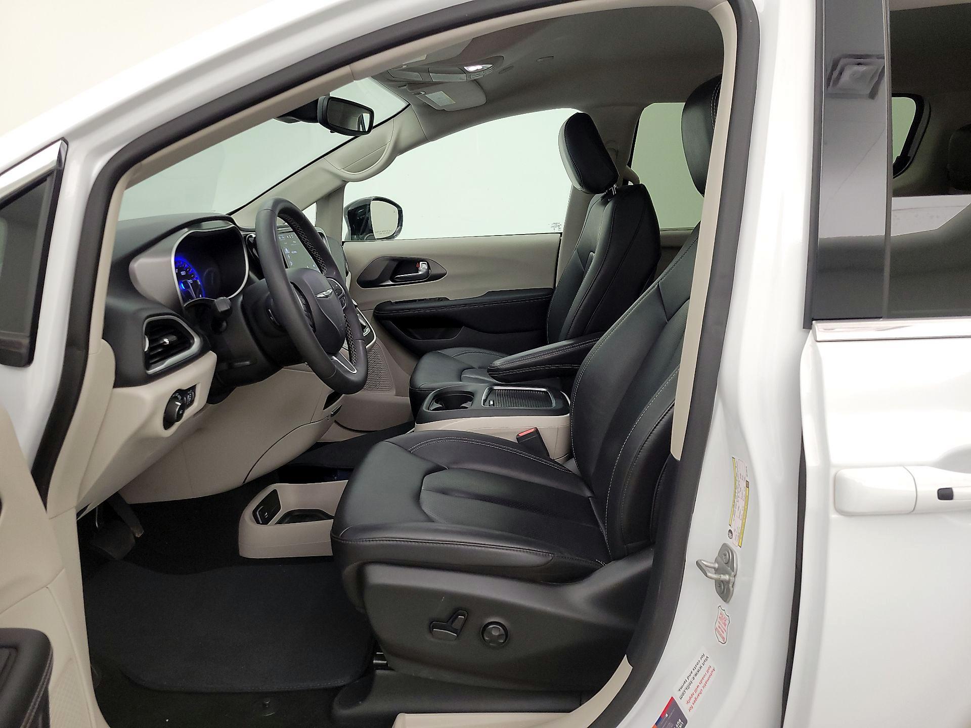 Thumbnail: 2024 Chrysler Pacifica - 11