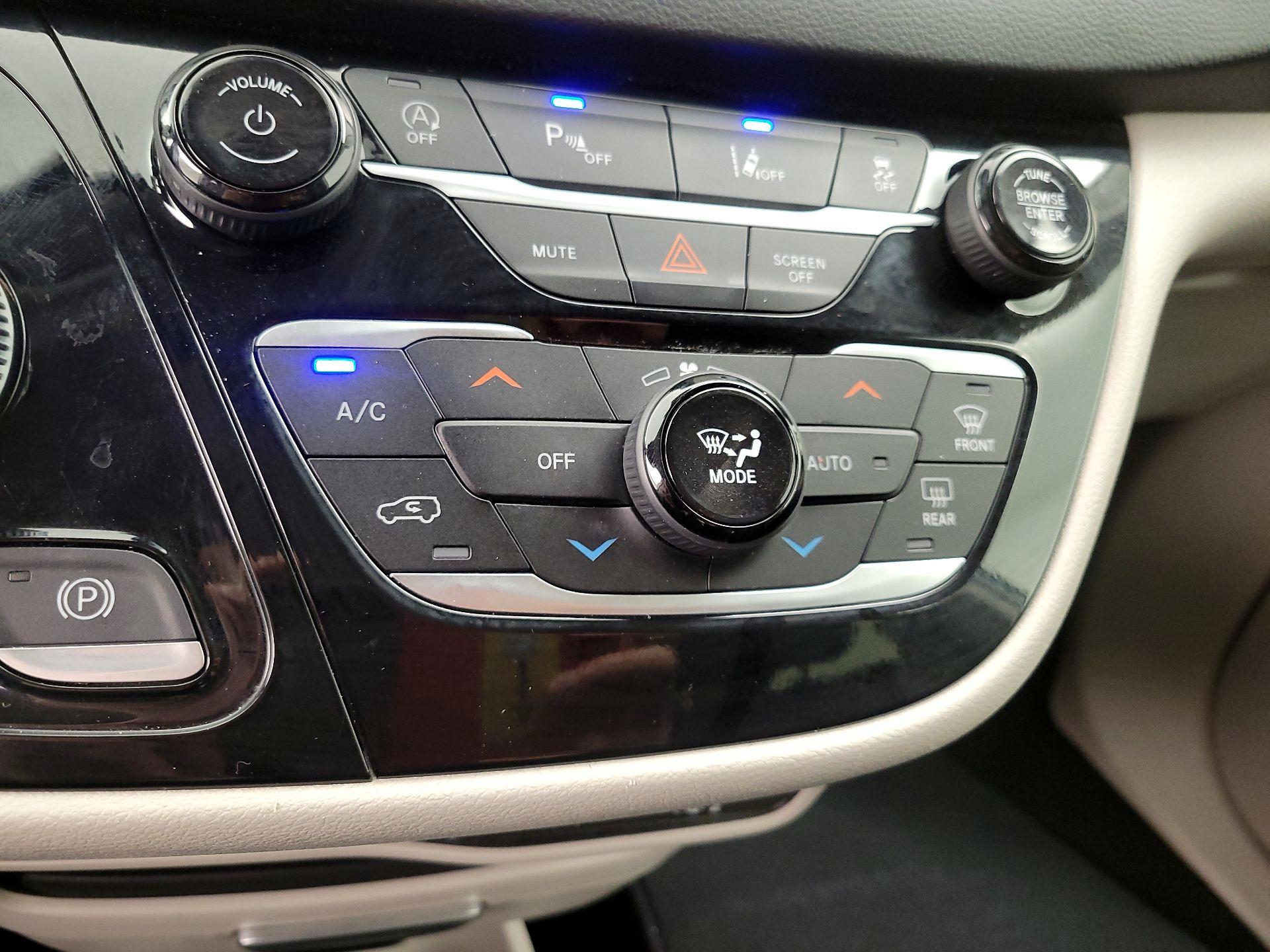 Thumbnail: 2024 Chrysler Pacifica - 16