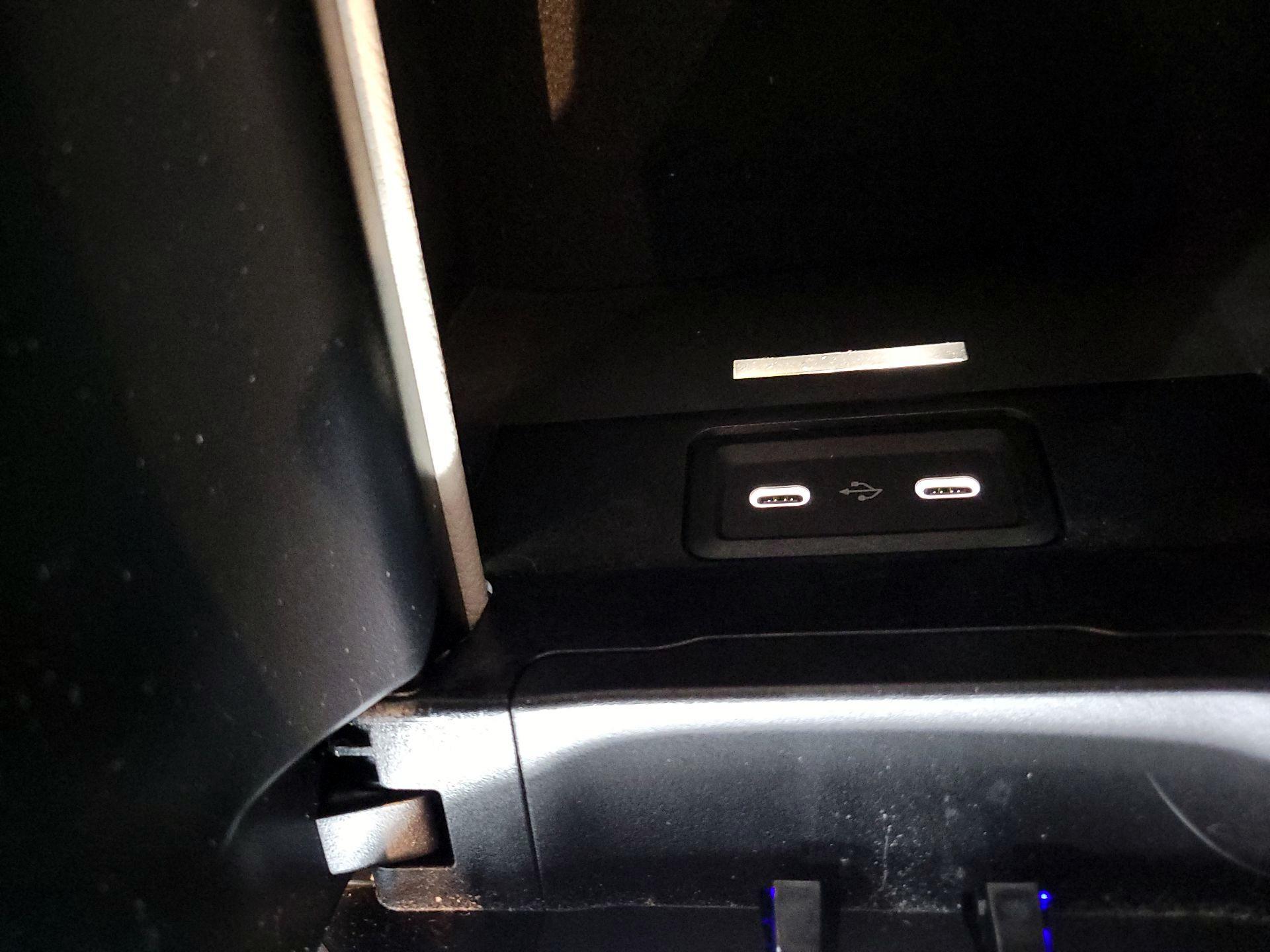 Thumbnail: 2023 Mercedes-Benz C-Class - 16