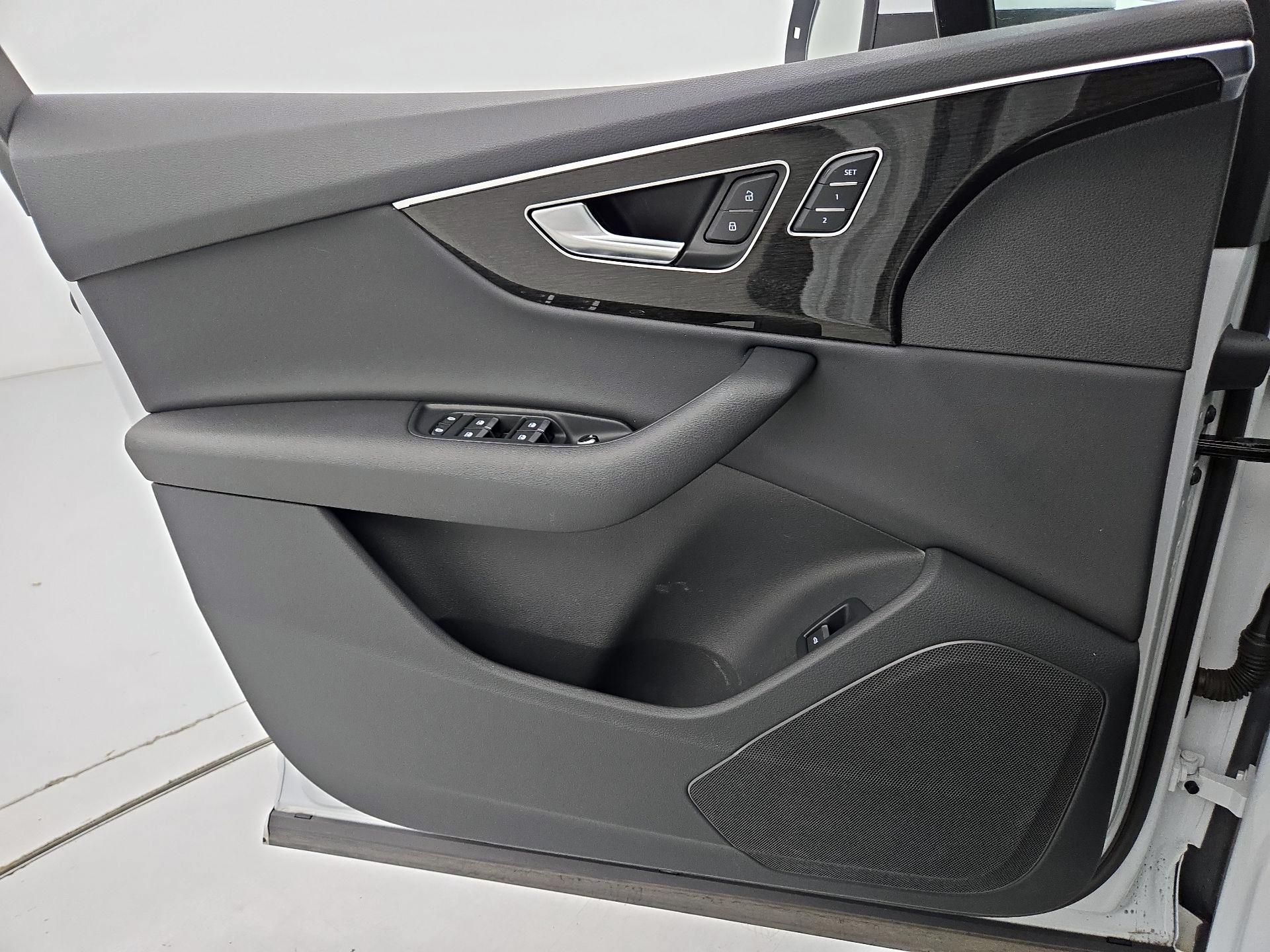 Thumbnail: 2022 Audi Q7 - 12