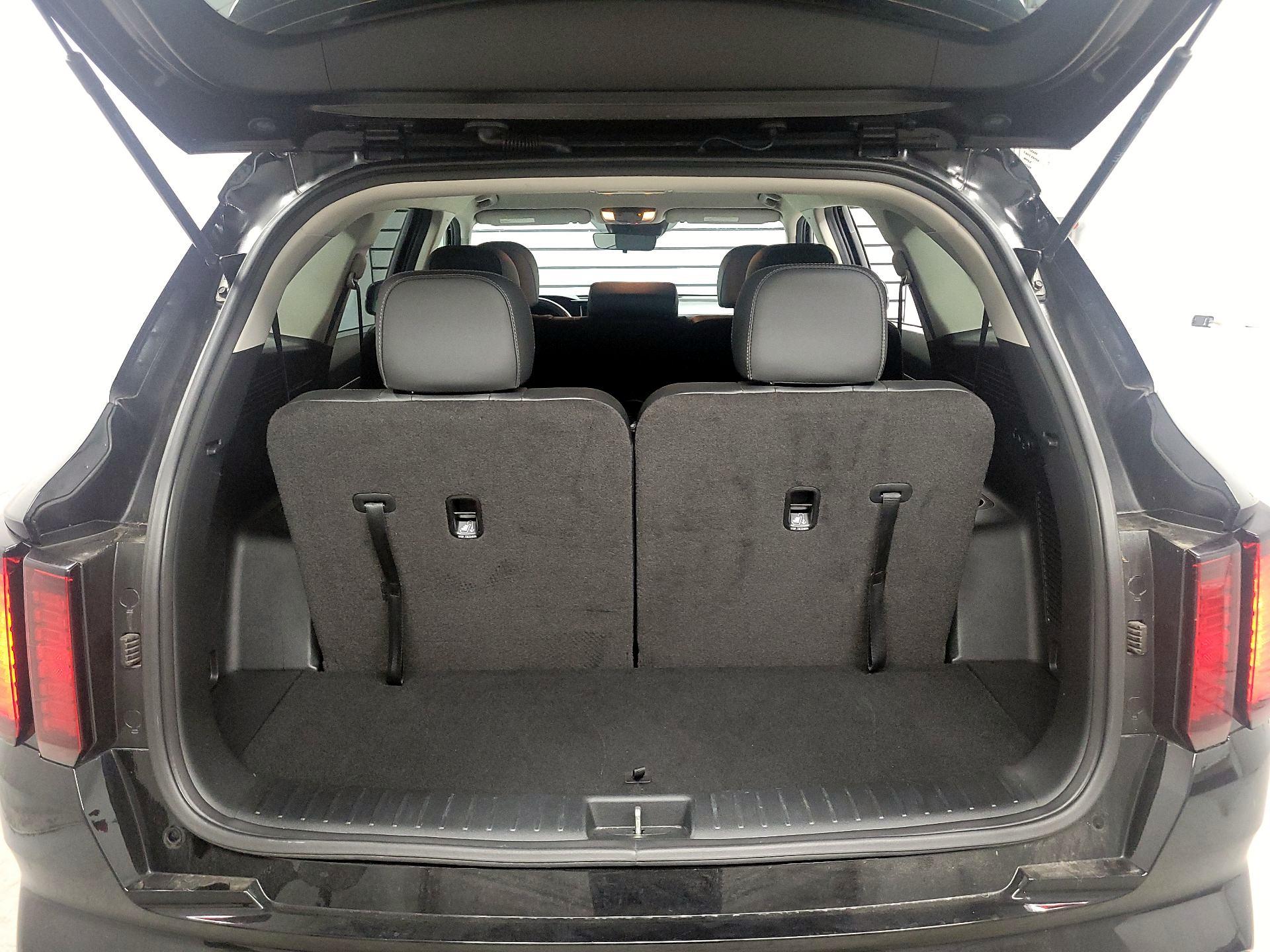 Thumbnail: 2023 Kia Sorento - 16