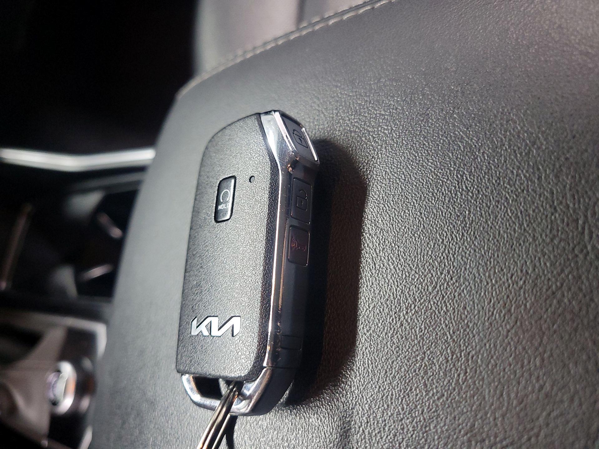 Thumbnail: 2023 Kia Sorento - 18