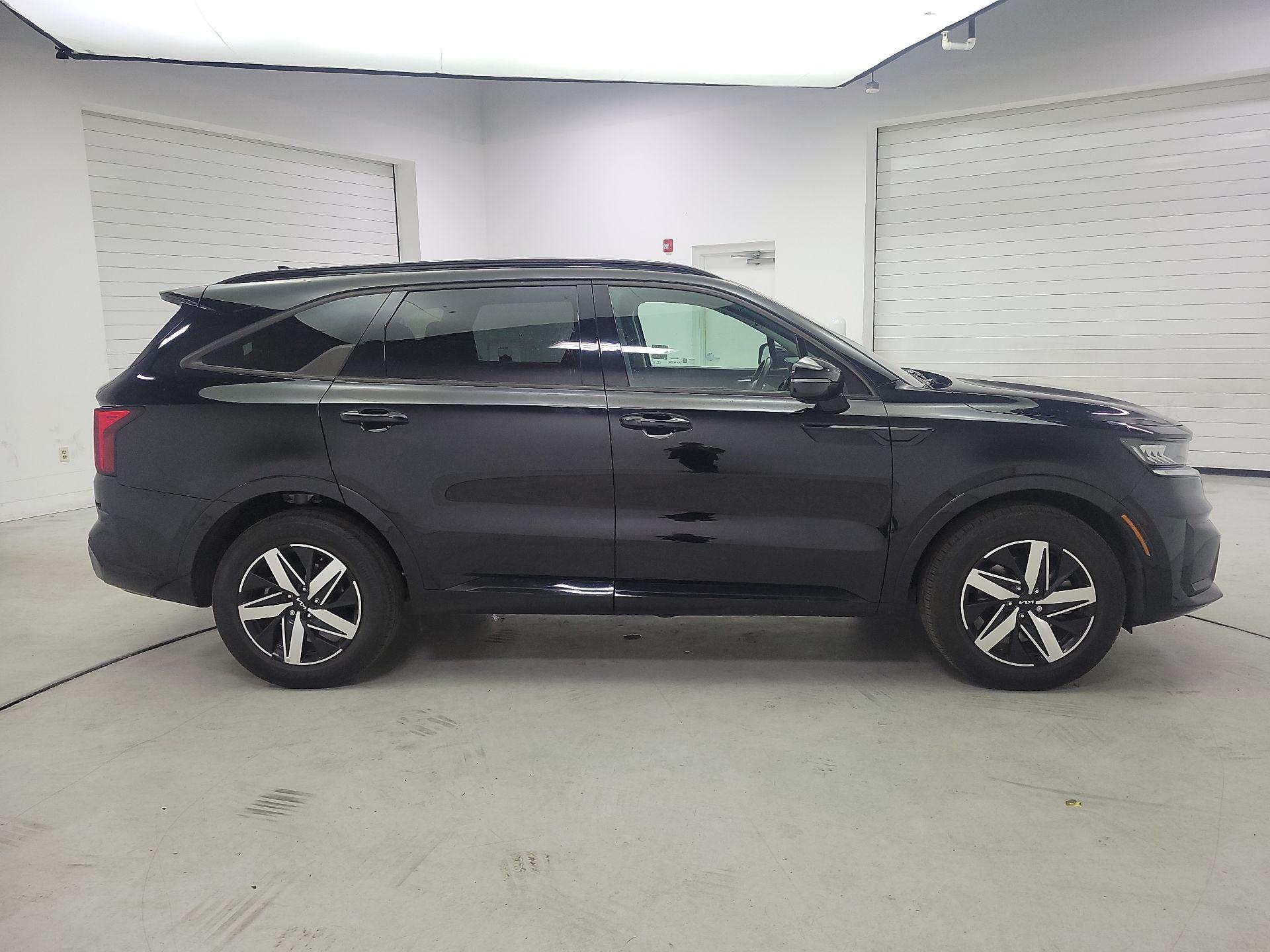 Thumbnail: 2023 Kia Sorento - 4