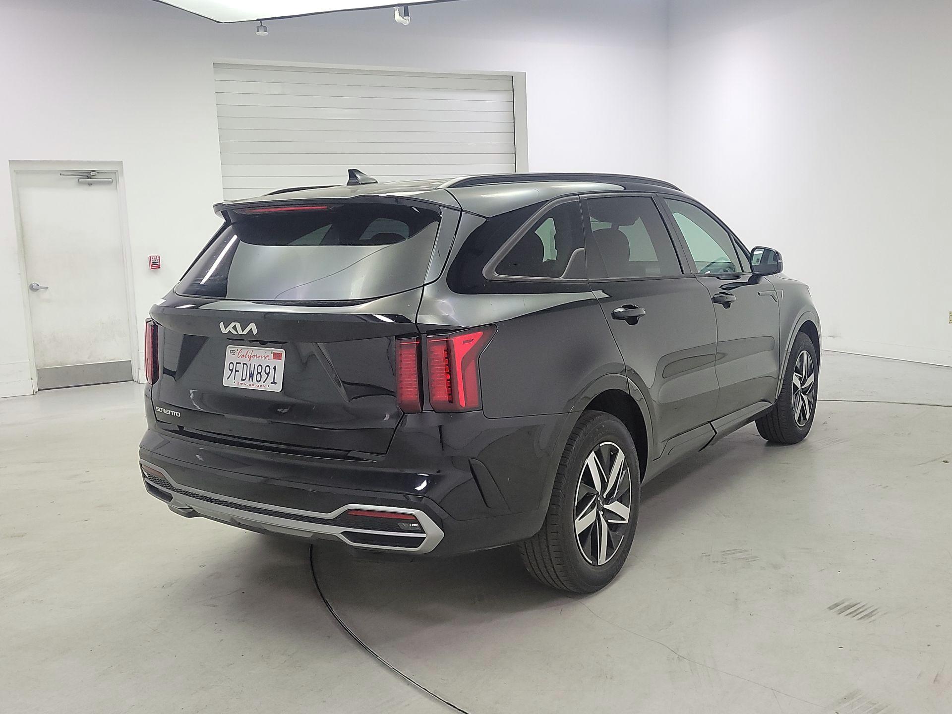 Thumbnail: 2023 Kia Sorento - 5