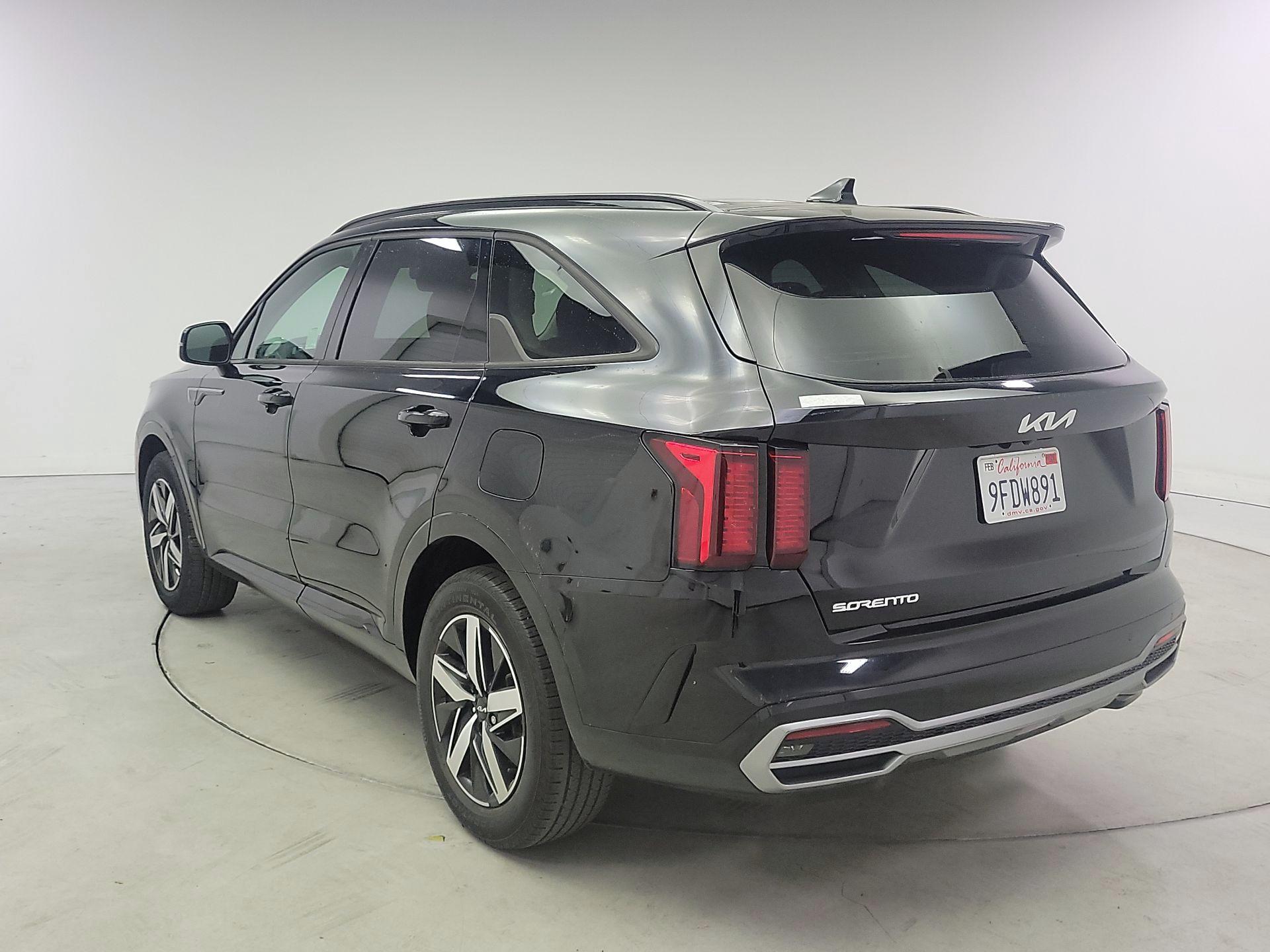 Thumbnail: 2023 Kia Sorento - 7