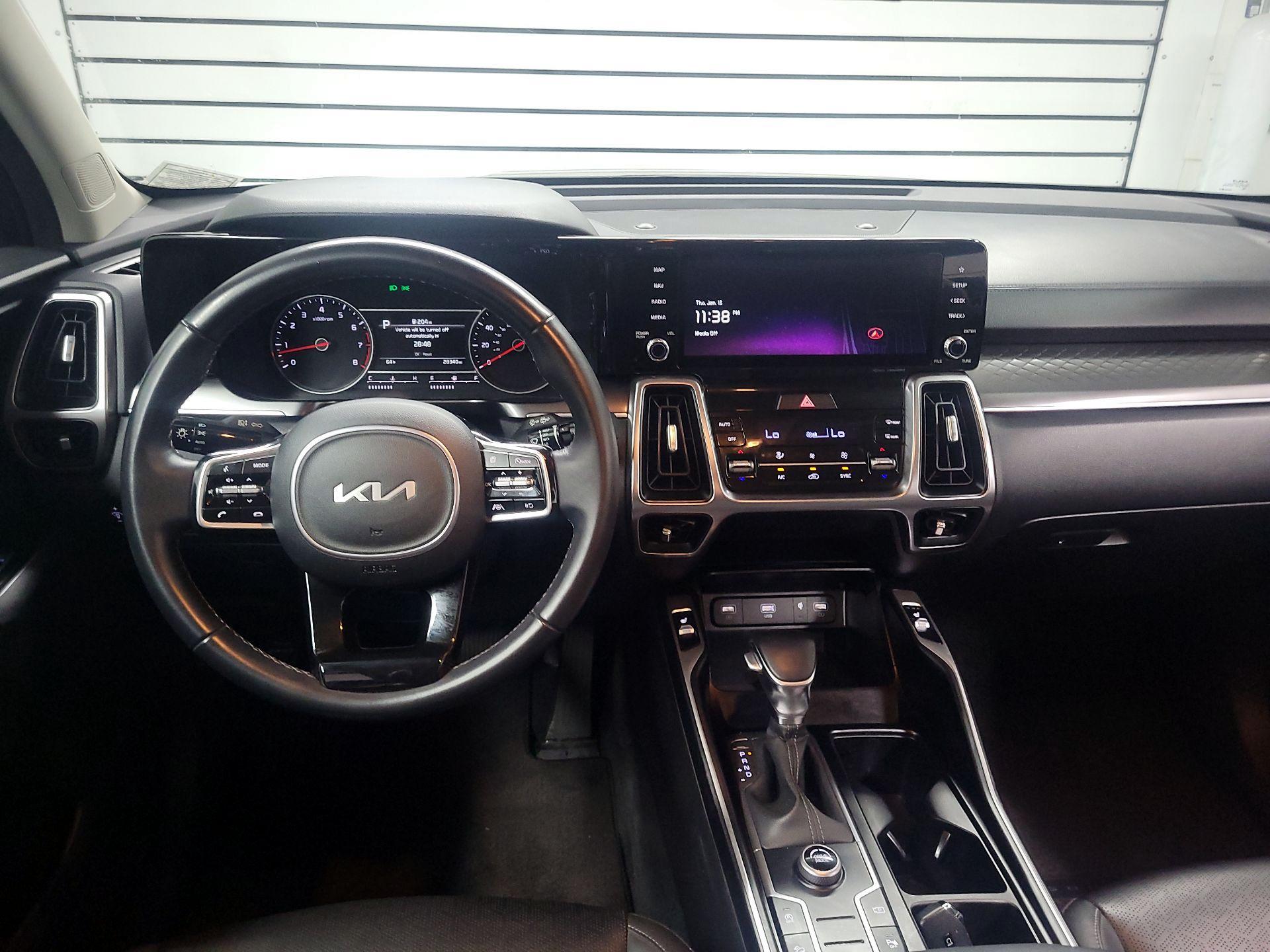 Thumbnail: 2023 Kia Sorento - 8