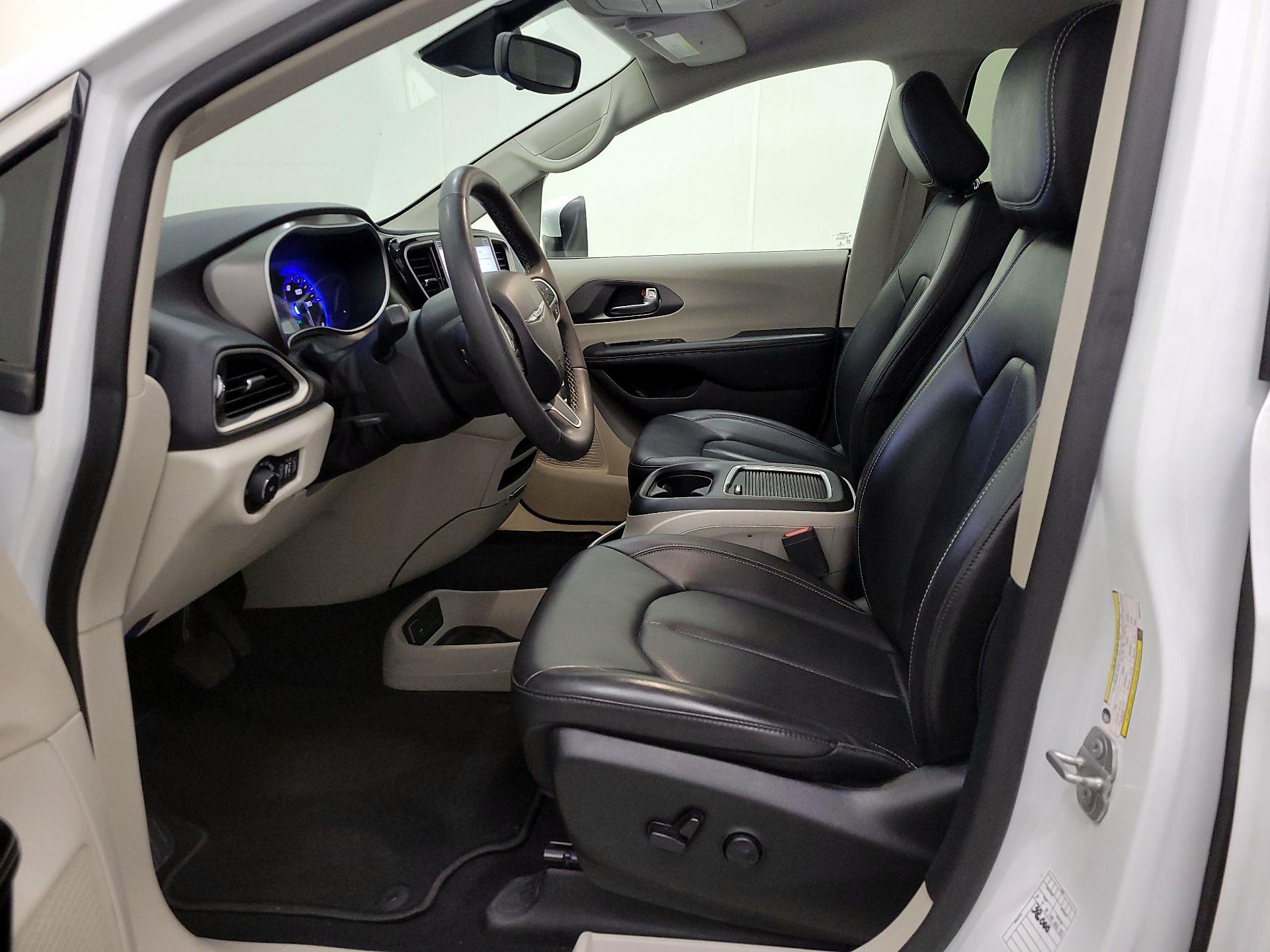 Thumbnail: 2023 Chrysler Pacifica - 11