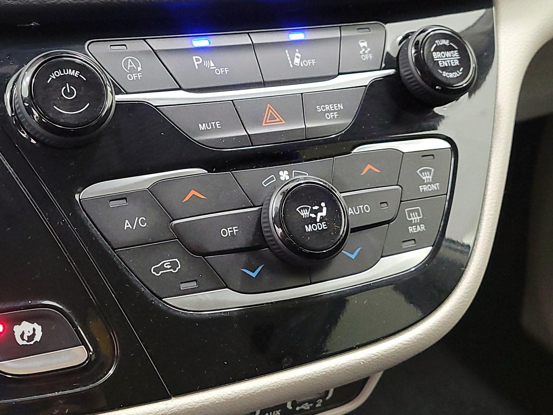 Thumbnail: 2023 Chrysler Pacifica - 16