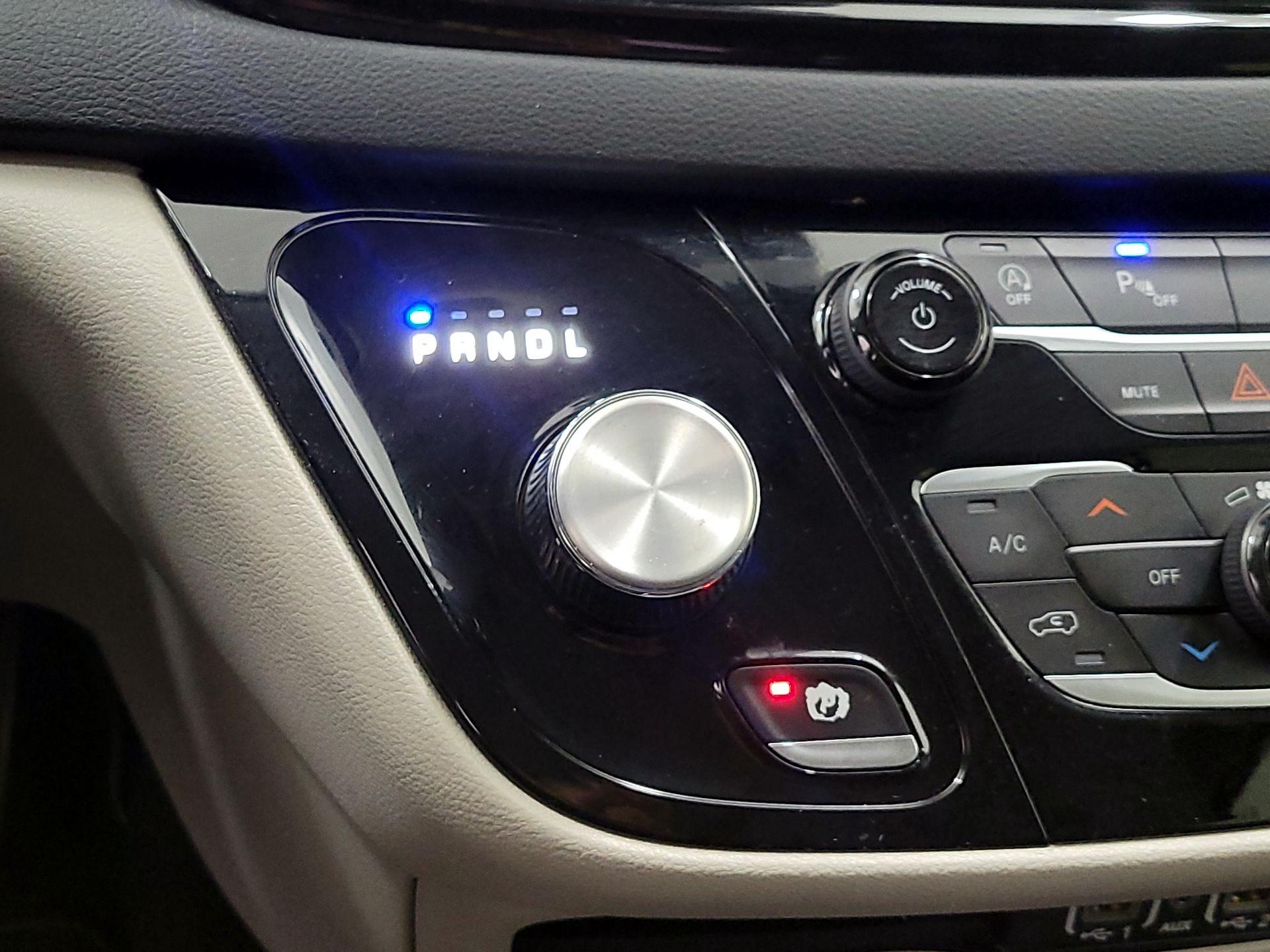 Thumbnail: 2023 Chrysler Pacifica - 17