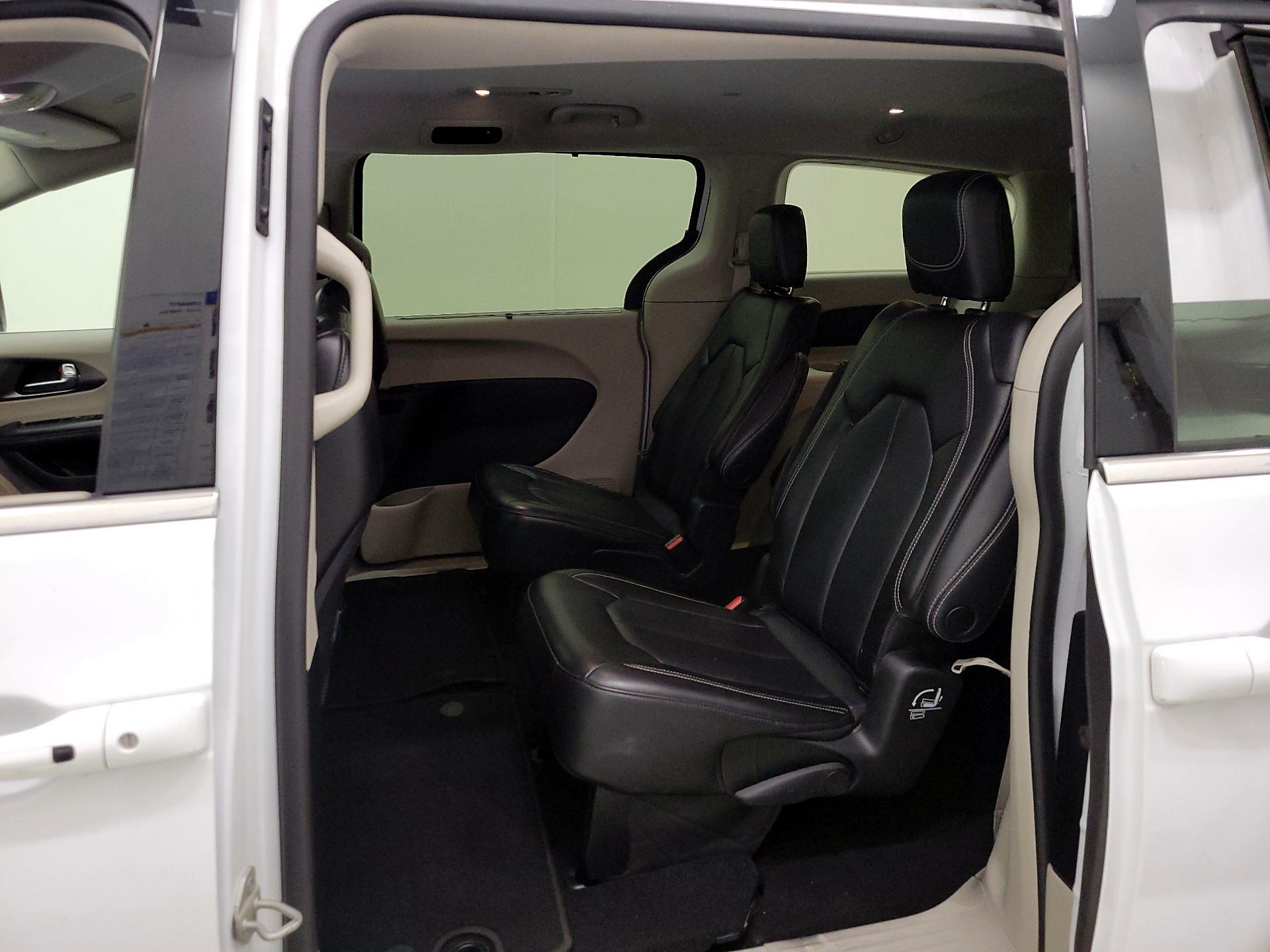 Thumbnail: 2023 Chrysler Pacifica - 19