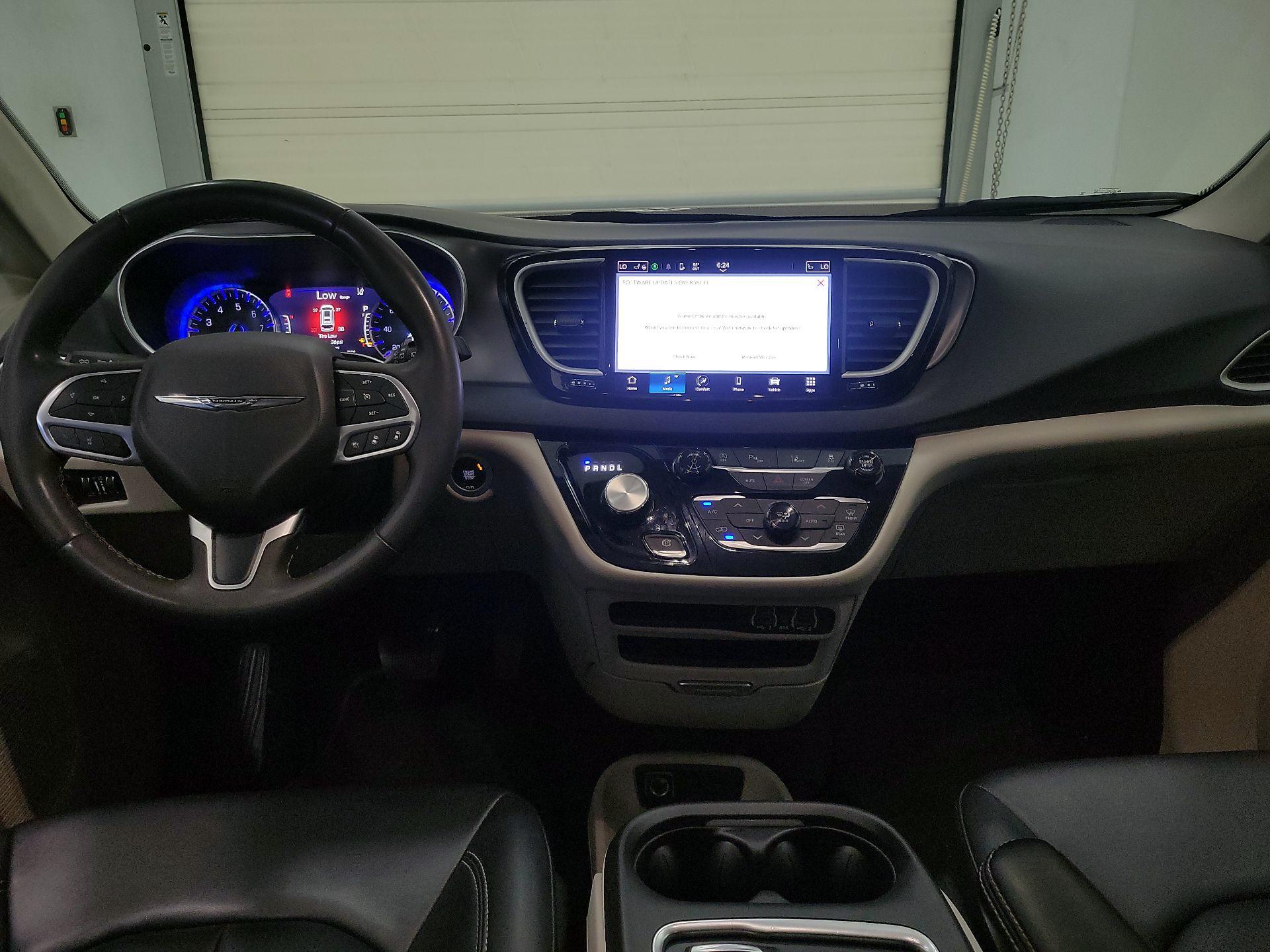 Thumbnail: 2024 Chrysler Pacifica - 9