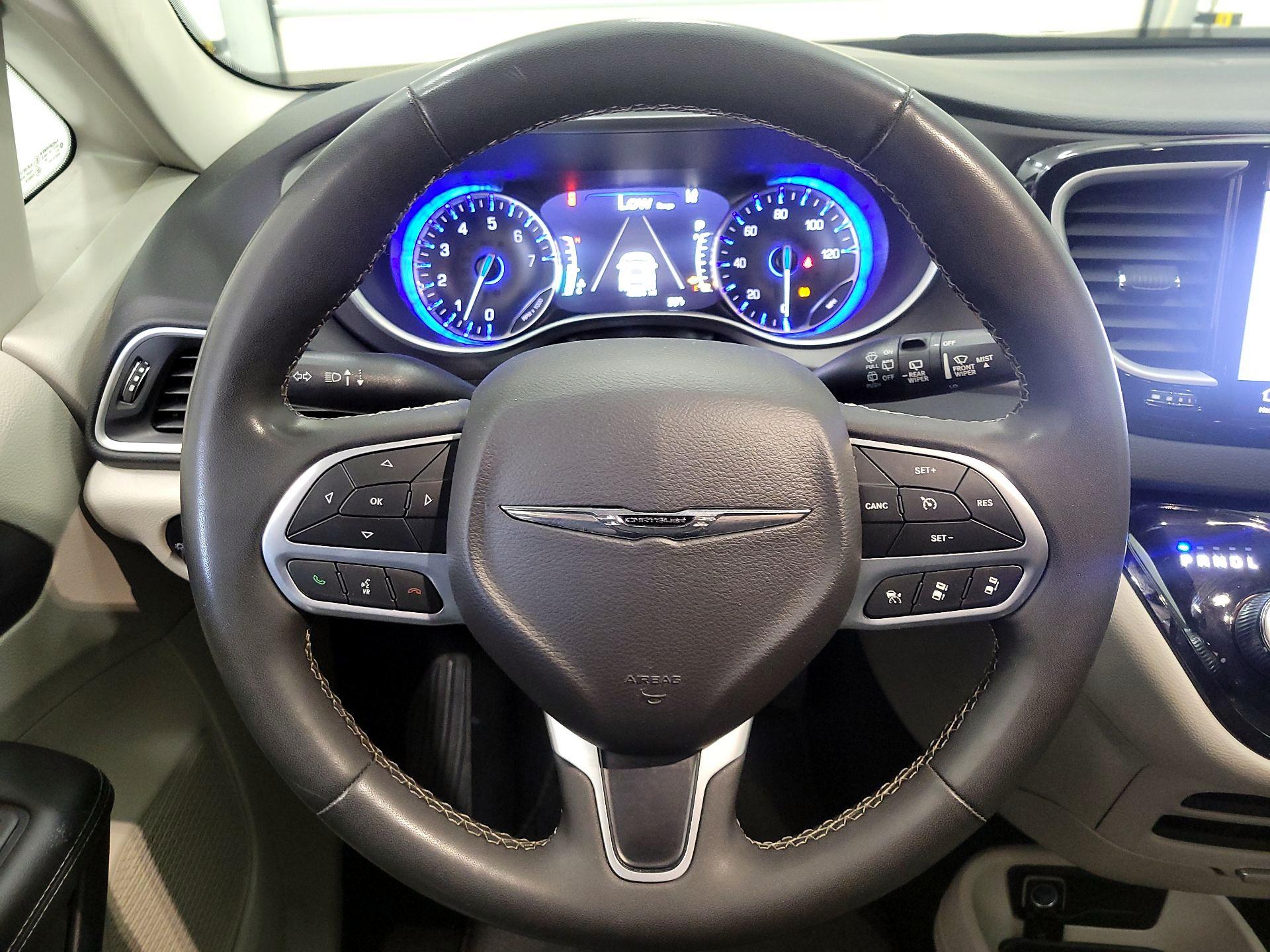 Thumbnail: 2024 Chrysler Pacifica - 10