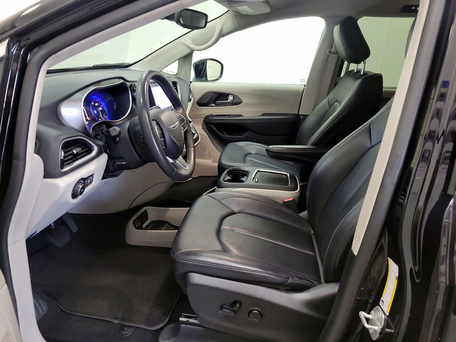 Thumbnail: 2024 Chrysler Pacifica - 11