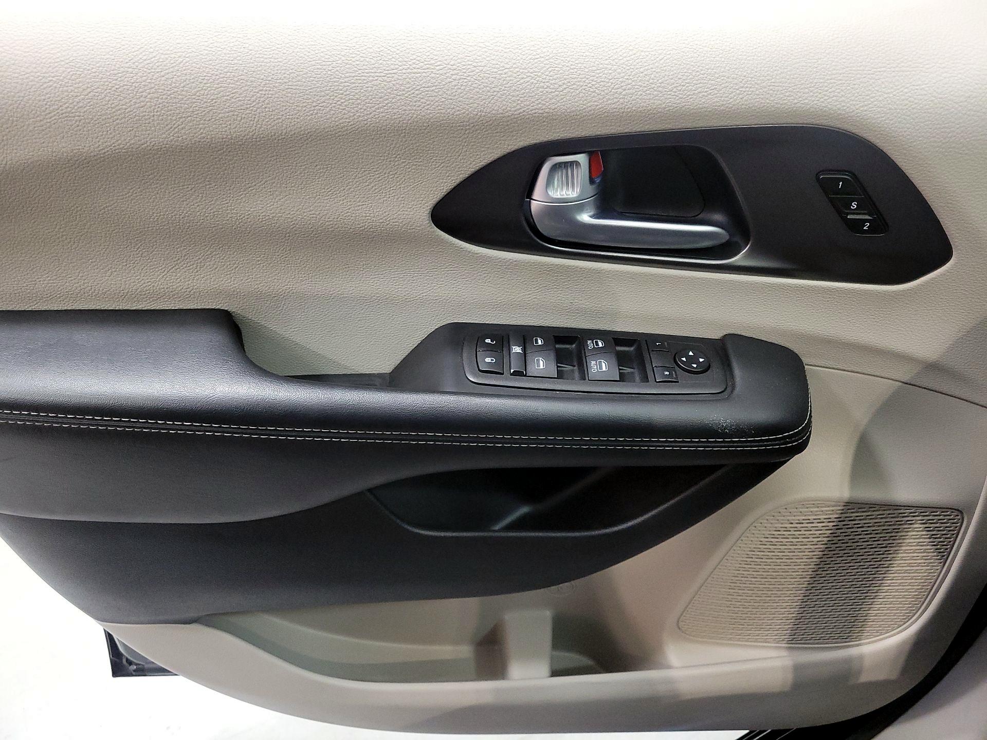 Thumbnail: 2024 Chrysler Pacifica - 12