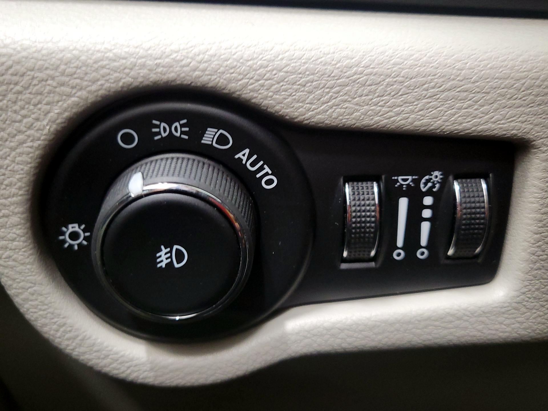 Thumbnail: 2024 Chrysler Pacifica - 13