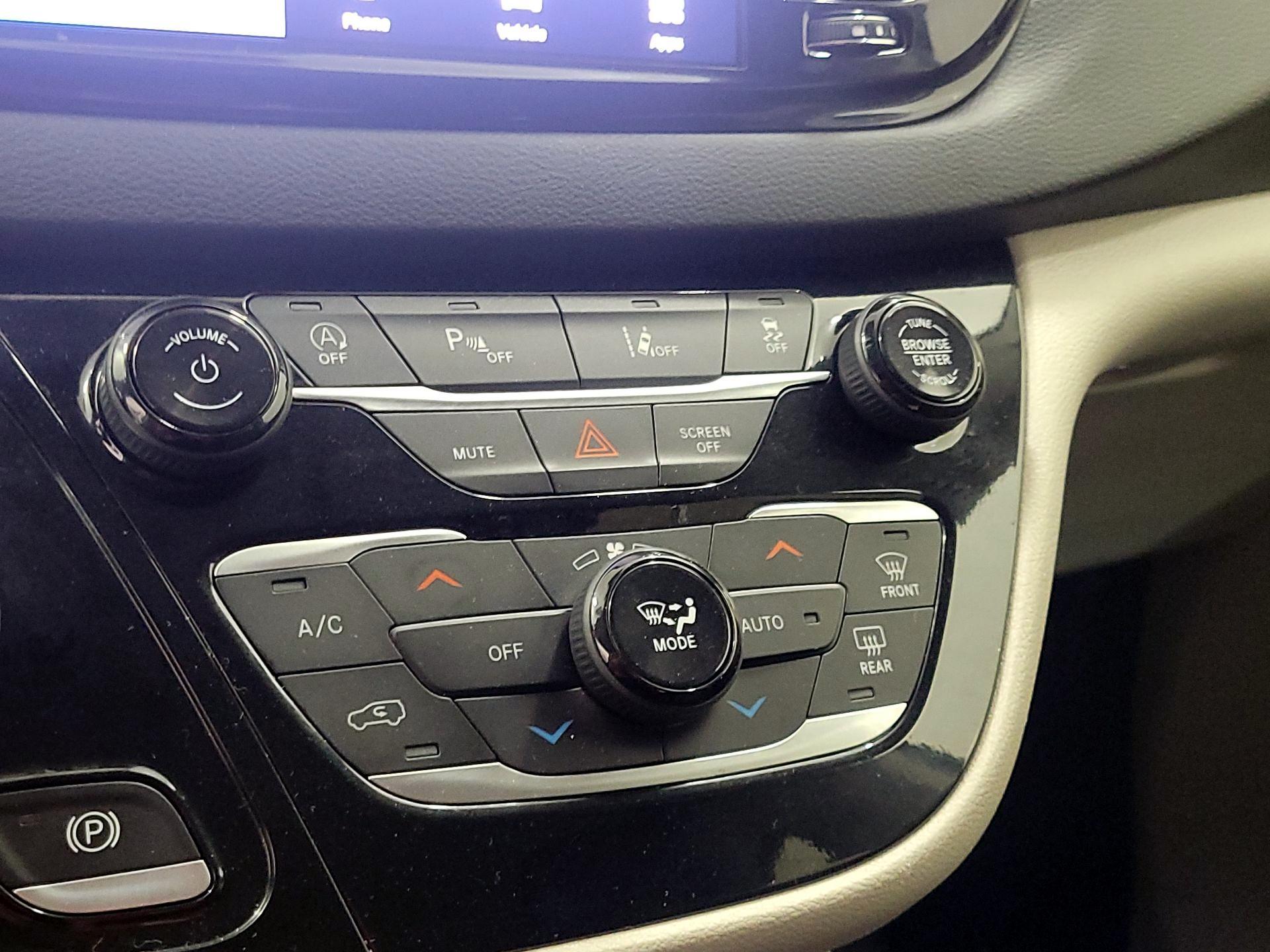 Thumbnail: 2024 Chrysler Pacifica - 16