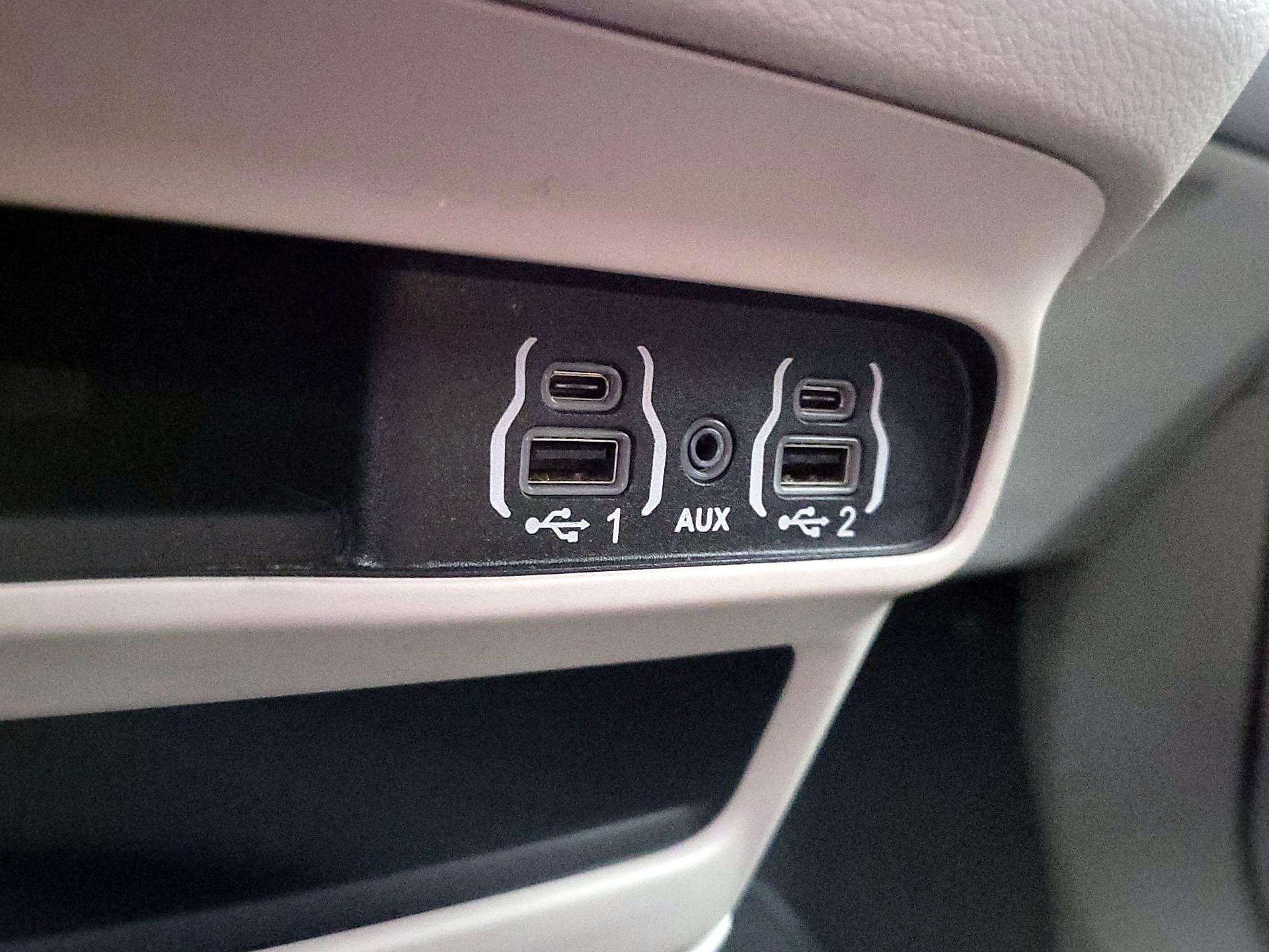 Thumbnail: 2024 Chrysler Pacifica - 18