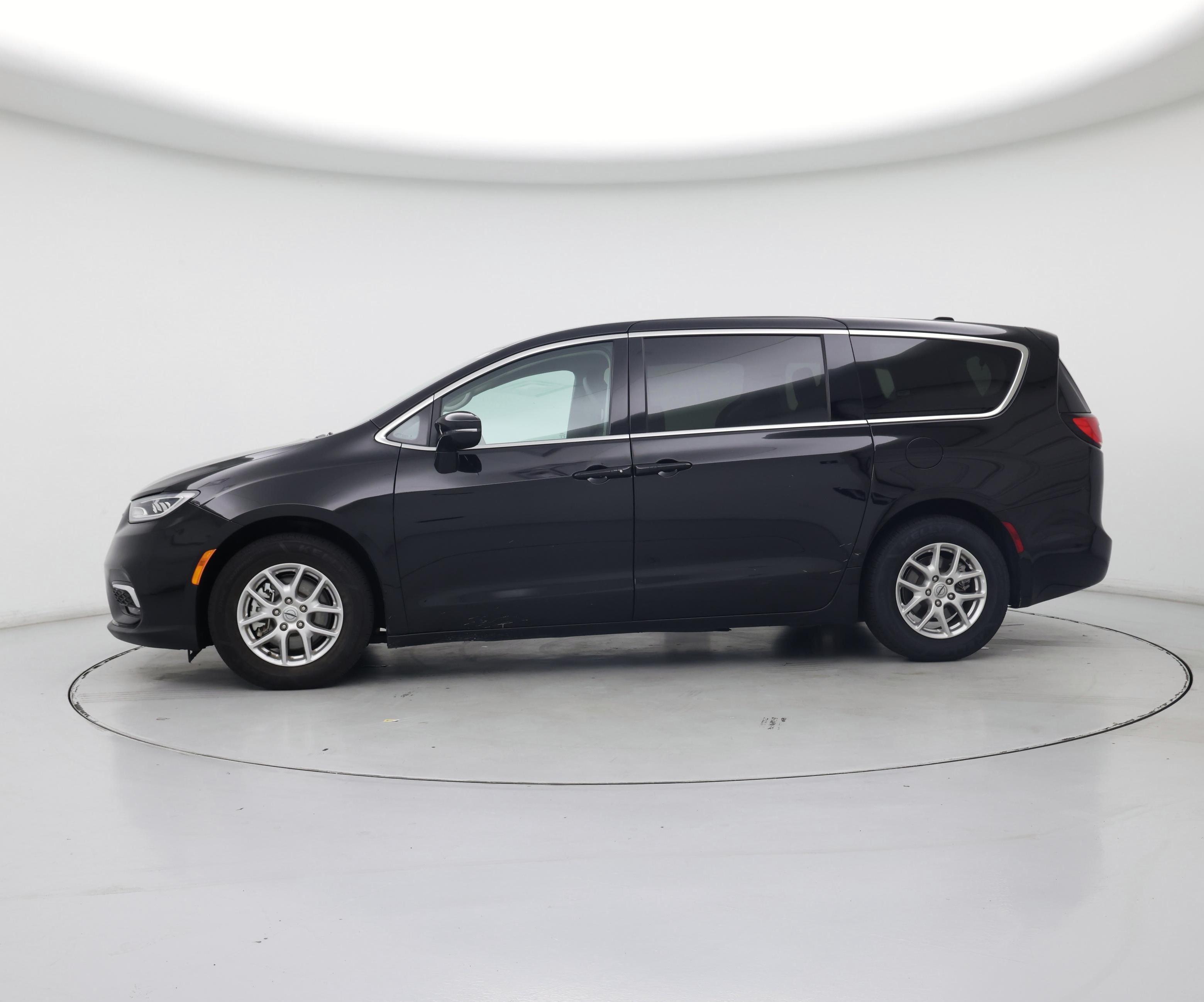 Thumbnail: 2024 Chrysler Pacifica - 3