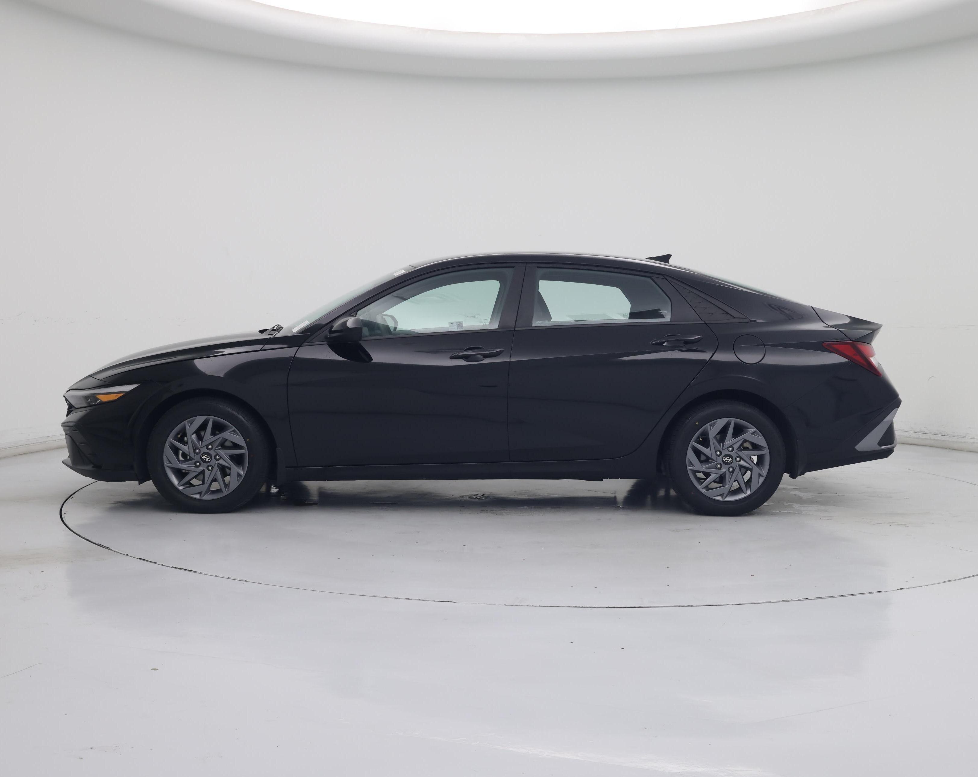 Thumbnail: 2024 Hyundai Elantra - 3