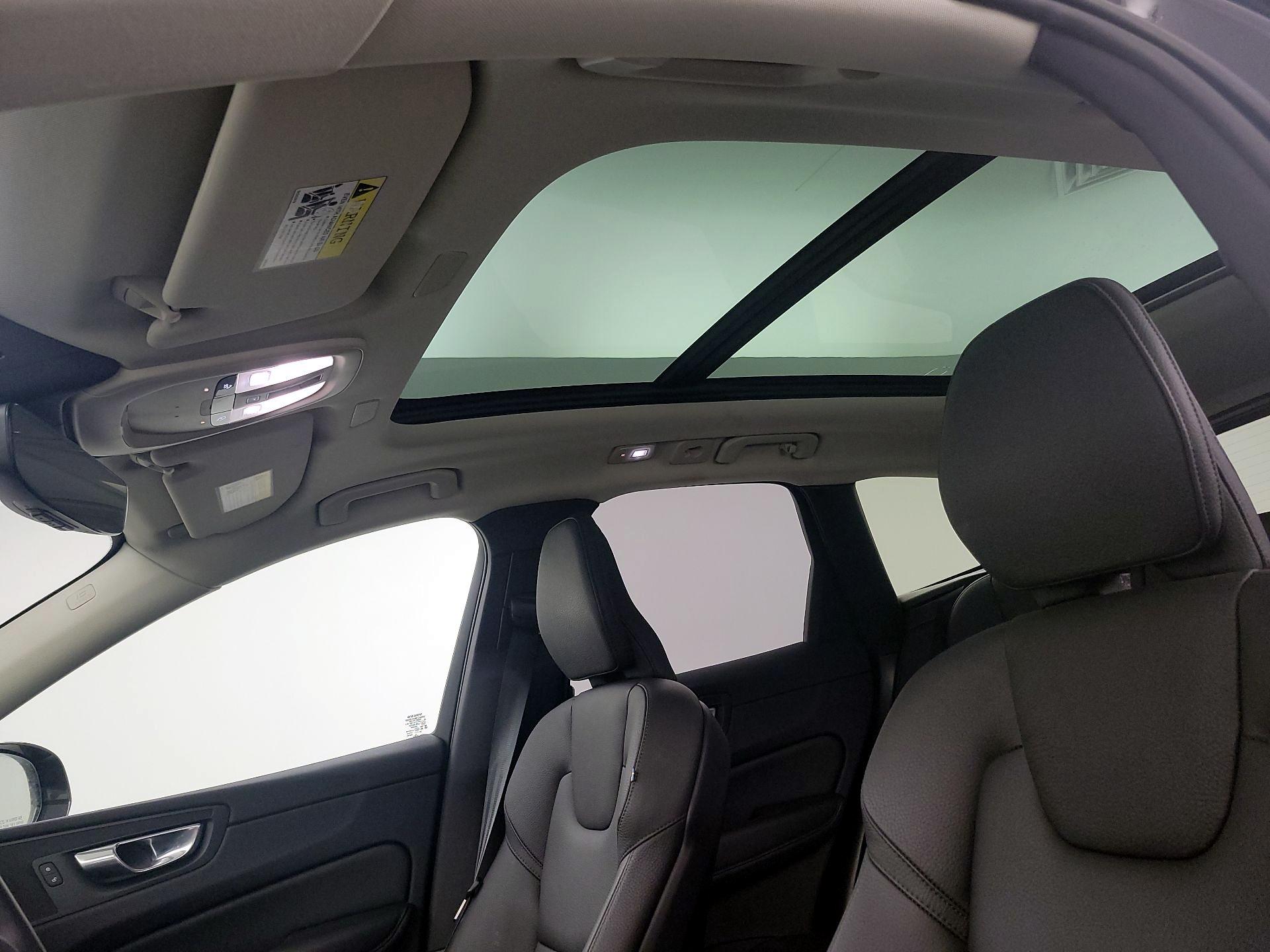 Thumbnail: 2025 Volvo XC60 - 20