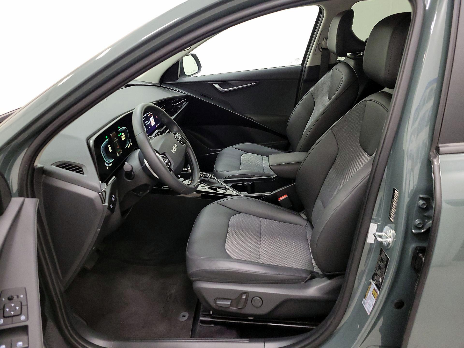 Thumbnail: 2023 Kia Niro - 11