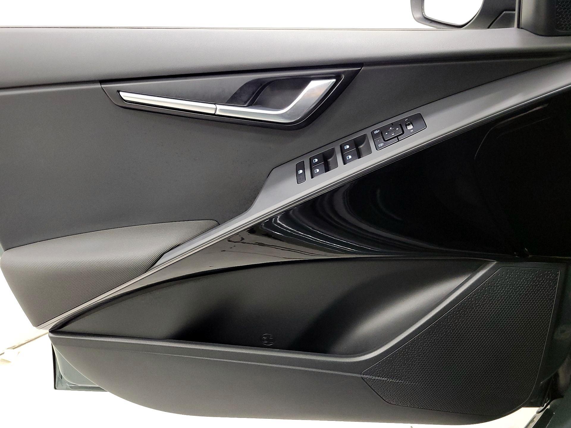 Thumbnail: 2023 Kia Niro - 12