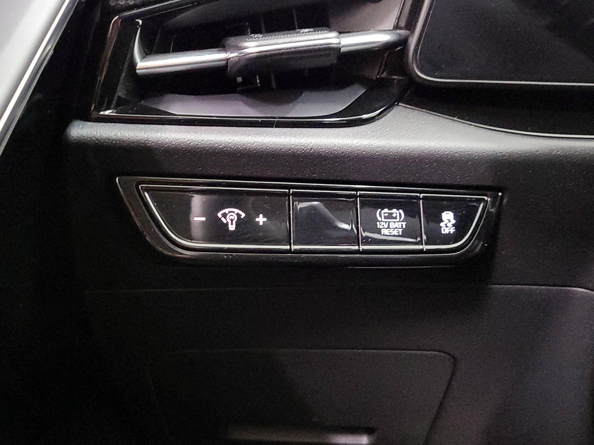 Thumbnail: 2023 Kia Niro - 13