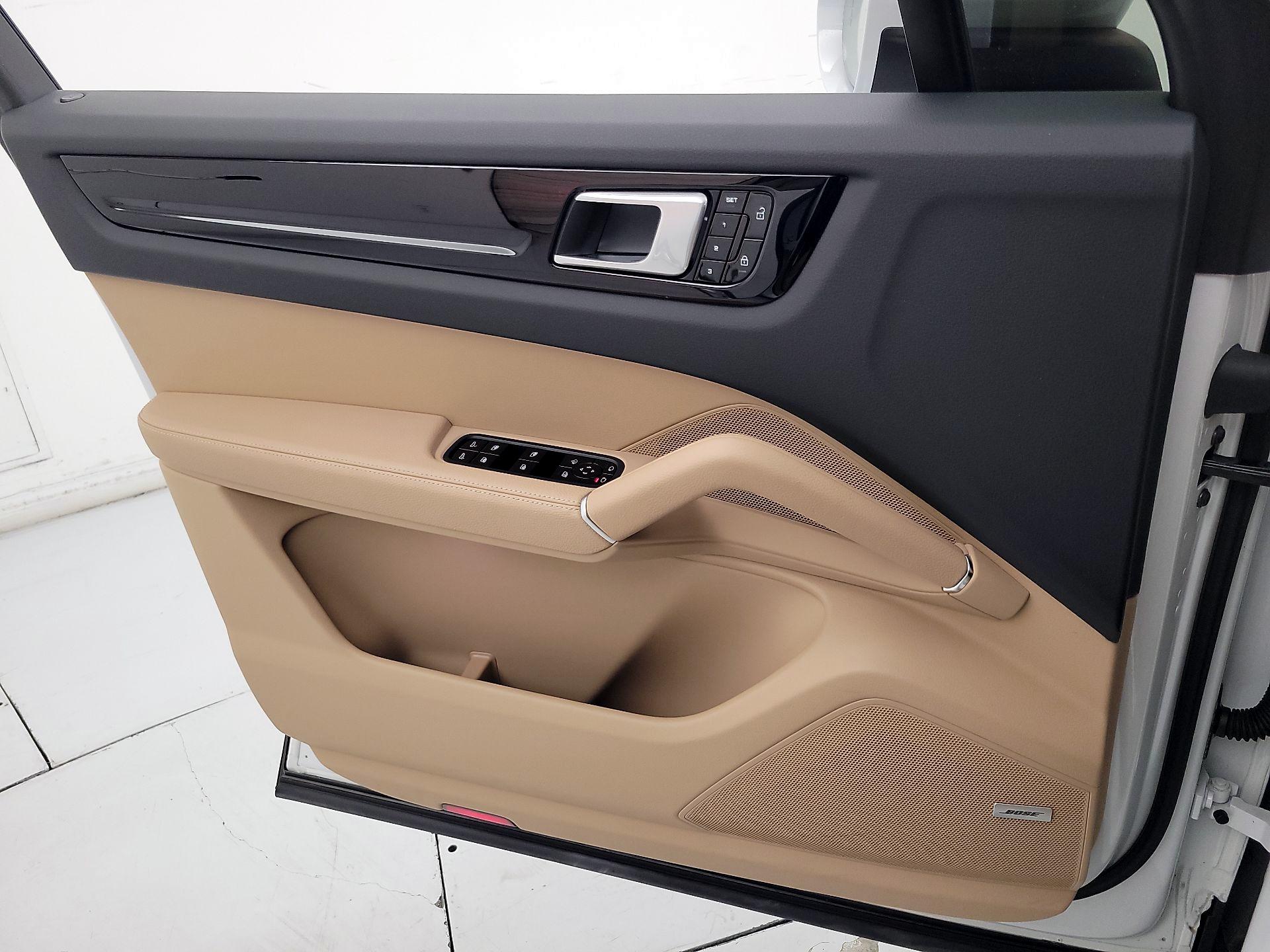 Thumbnail: 2020 Porsche Cayenne - 12