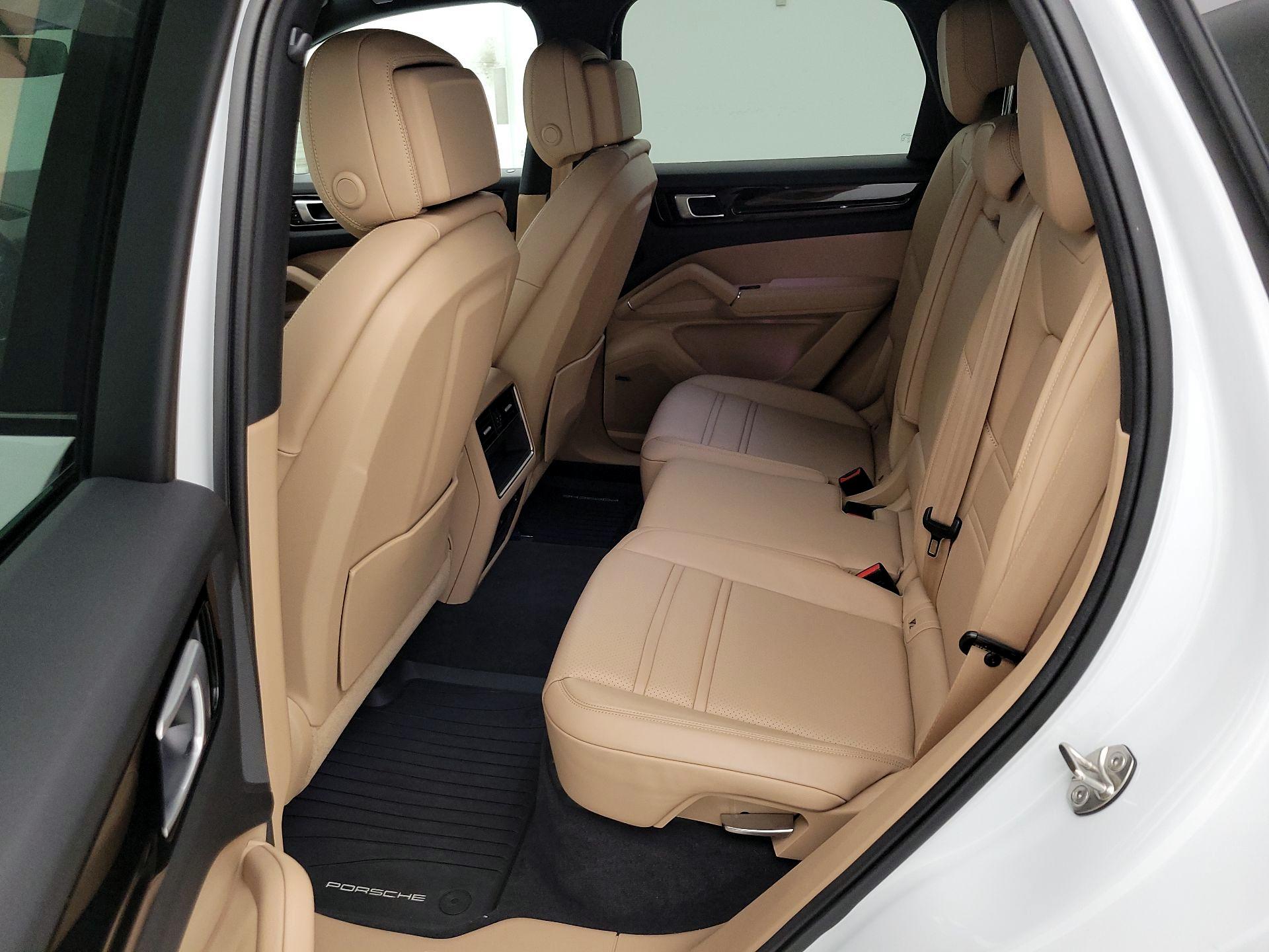 Thumbnail: 2020 Porsche Cayenne - 18