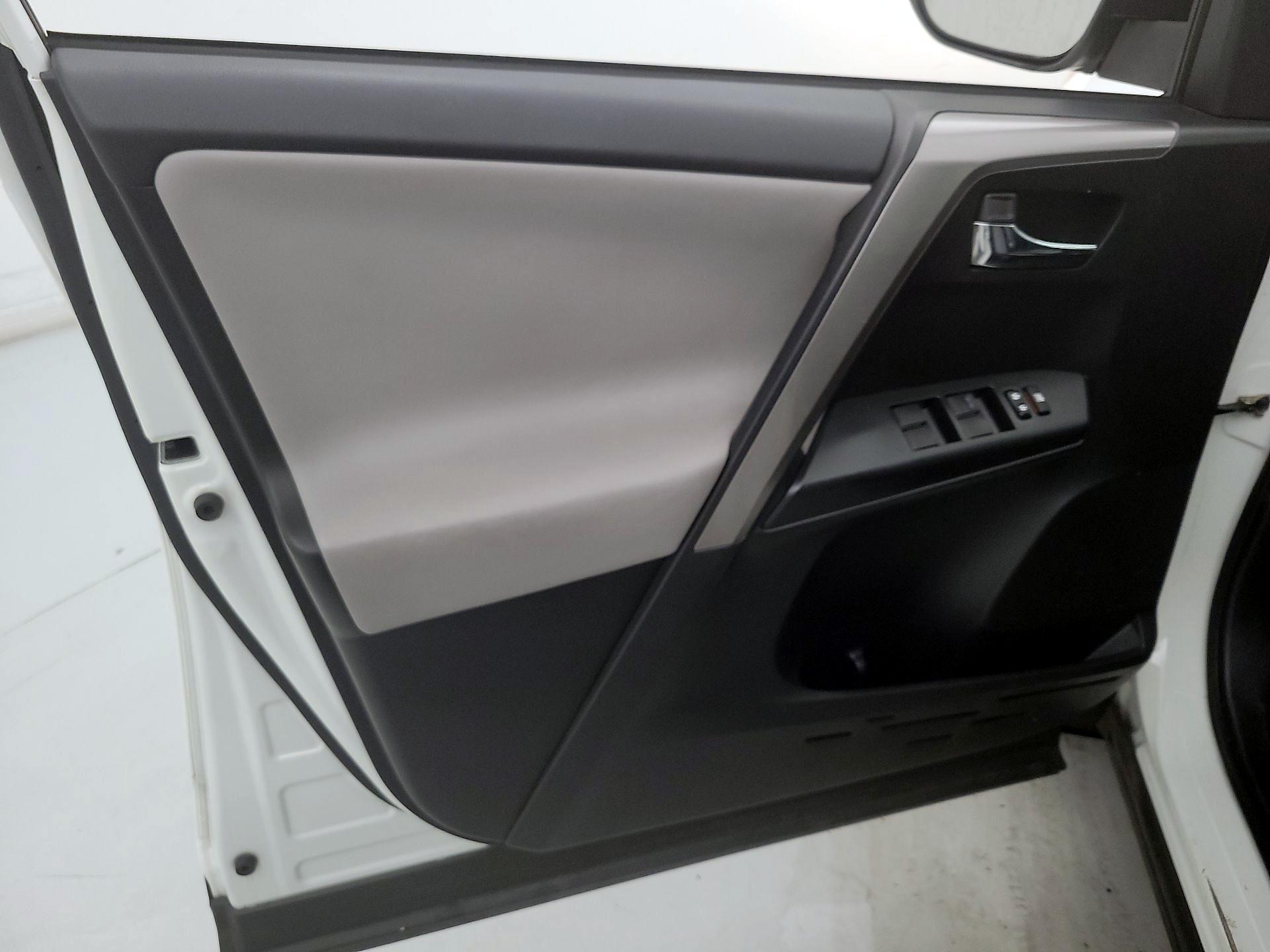 Thumbnail: 2017 Toyota RAV4 - 12