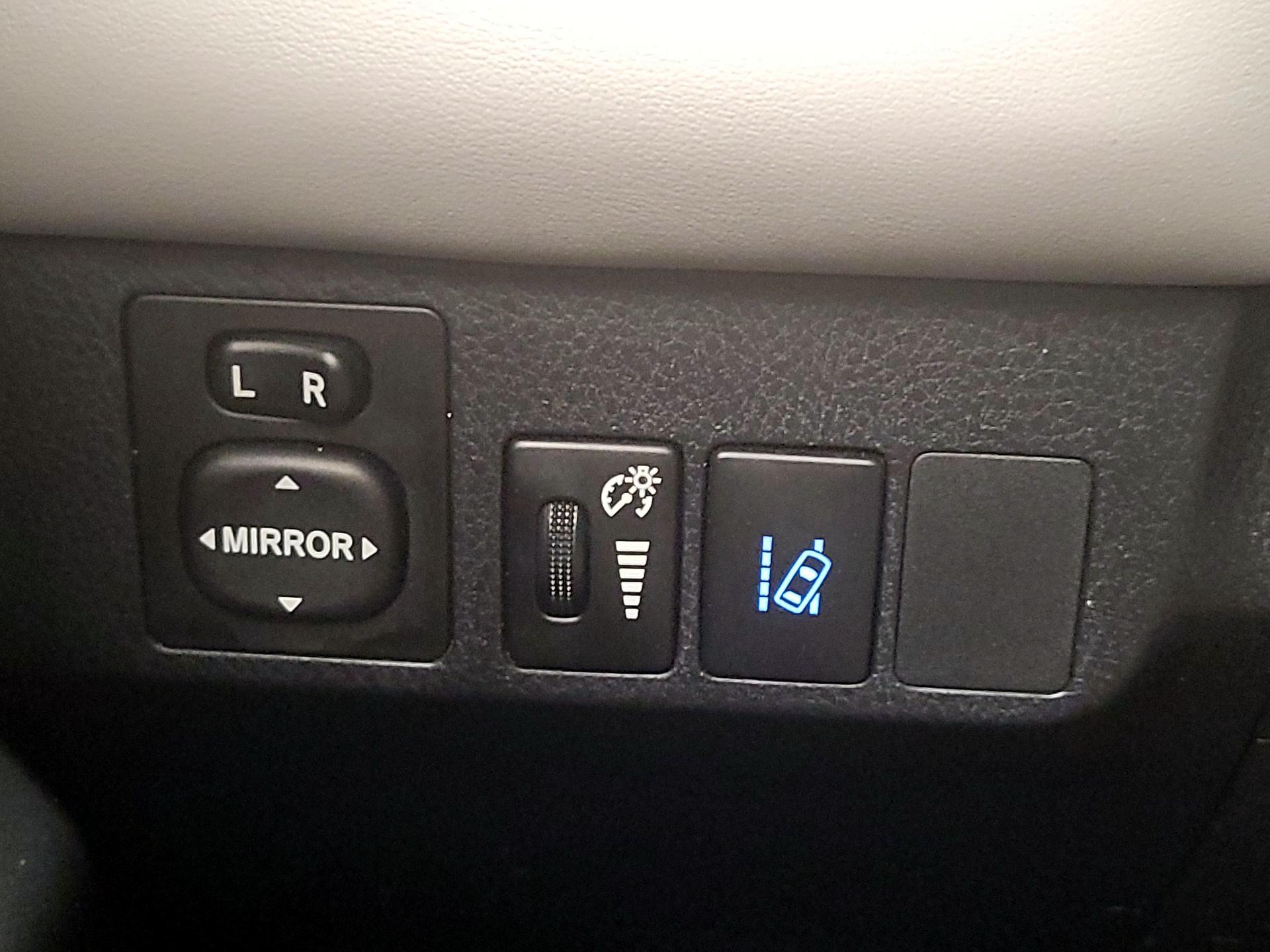 Thumbnail: 2017 Toyota RAV4 - 13