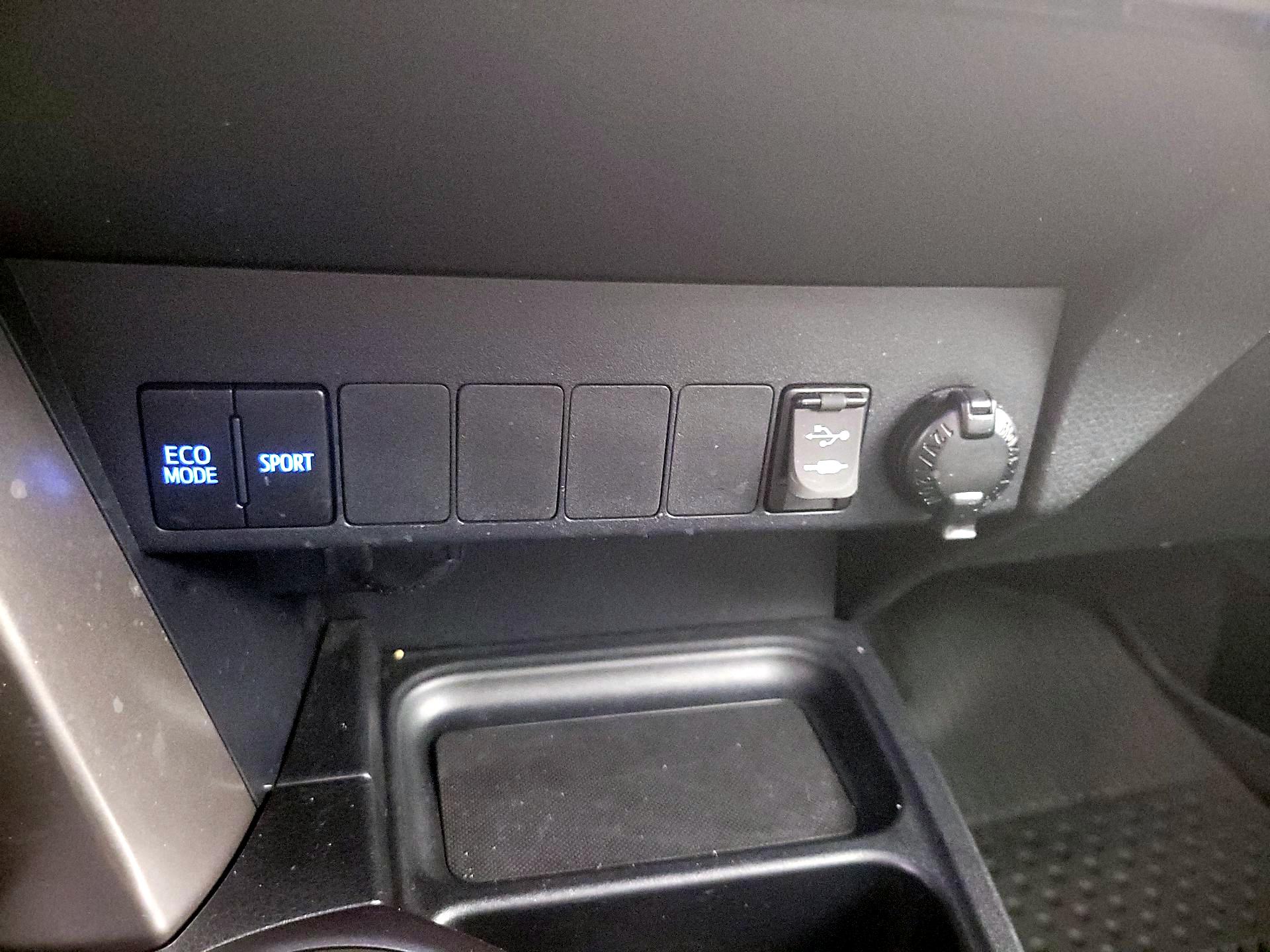 Thumbnail: 2017 Toyota RAV4 - 18